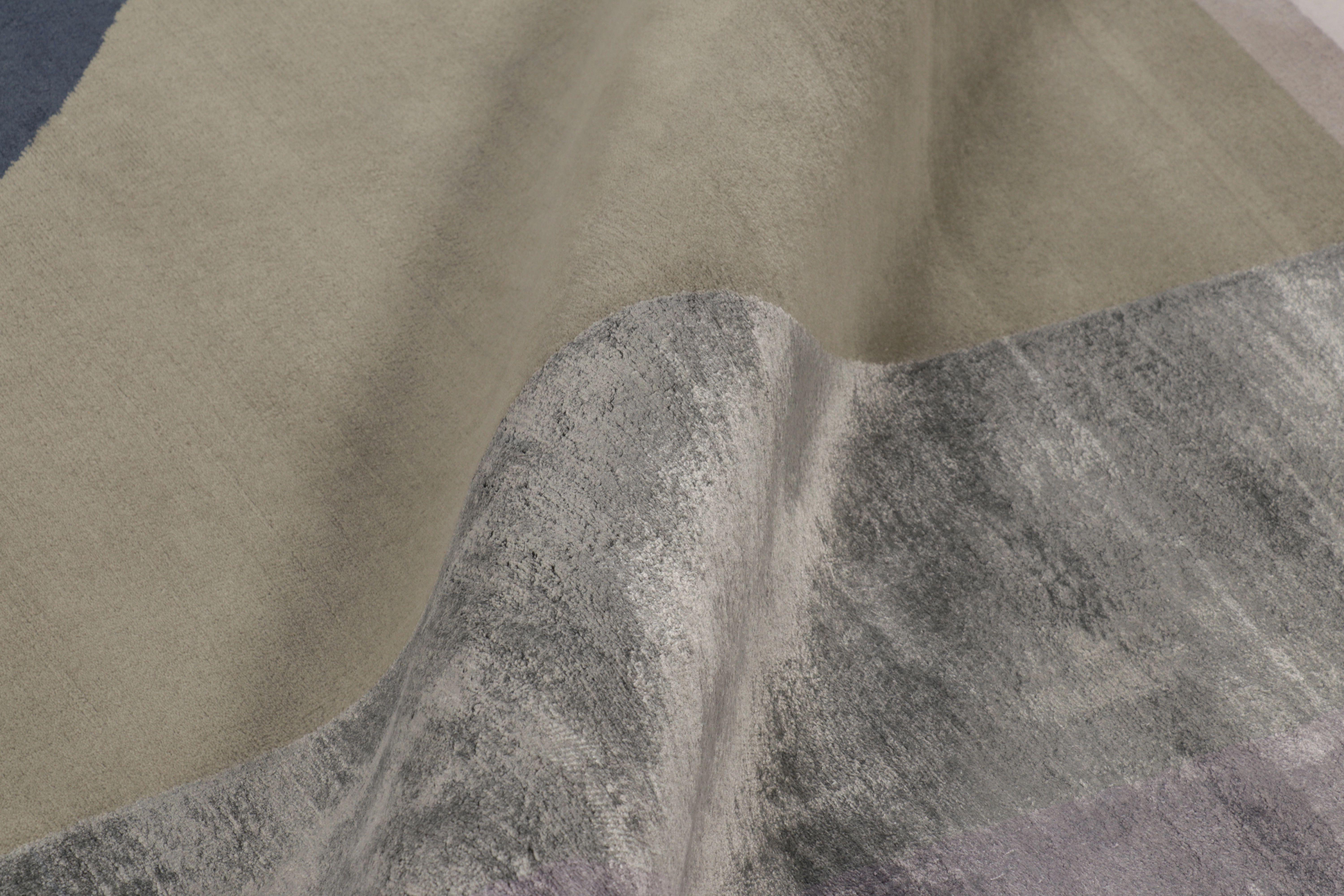 XXI secolo e contemporaneo Rug & Kilim è un tappeto moderno di ispirazione Art-Déco con collage geometrico blu e taupe. in vendita