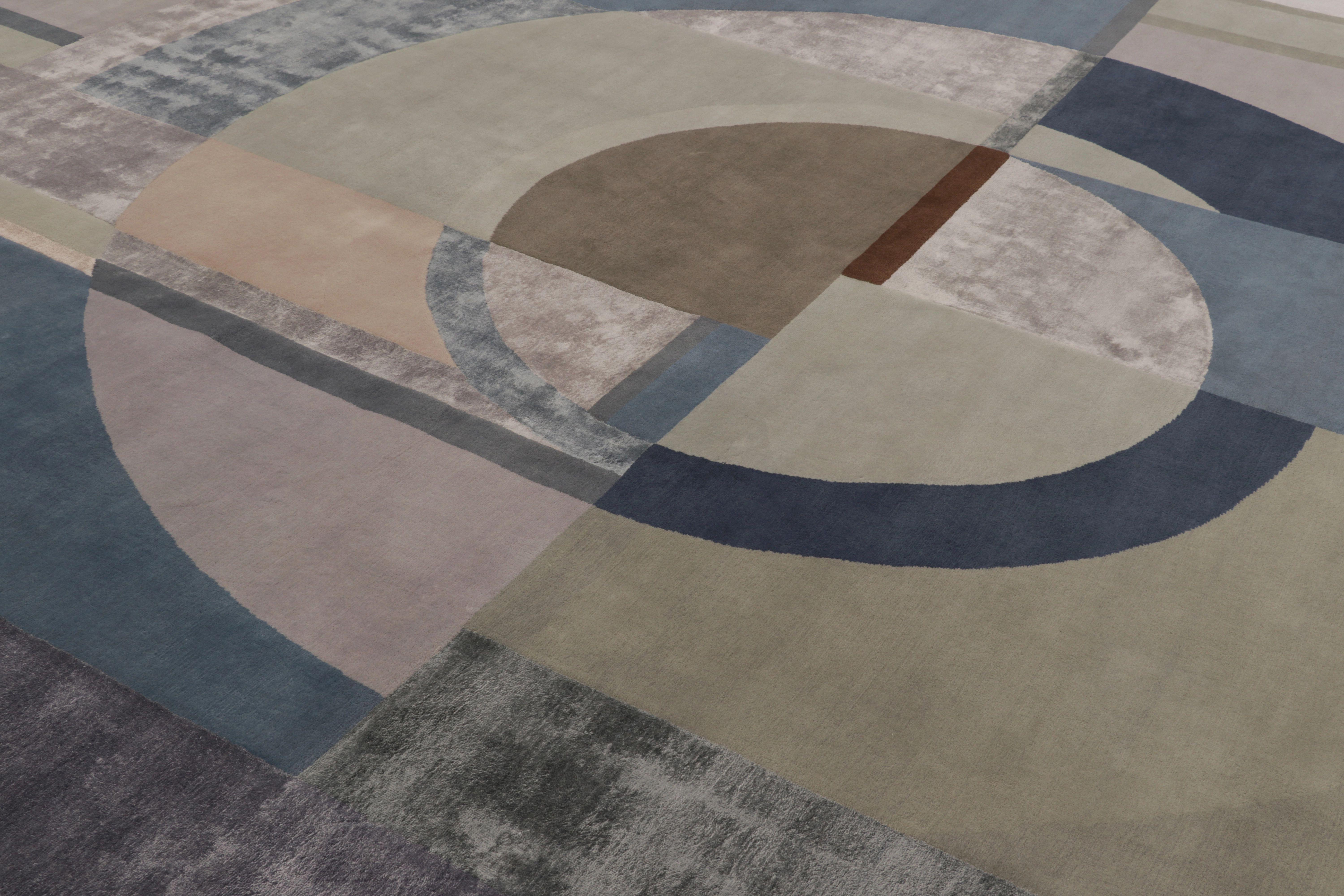 Rug & Kilim è un tappeto moderno di ispirazione Art-Déco con collage geometrico blu e taupe. In condizioni Nuovo in vendita a Long Island City, NY