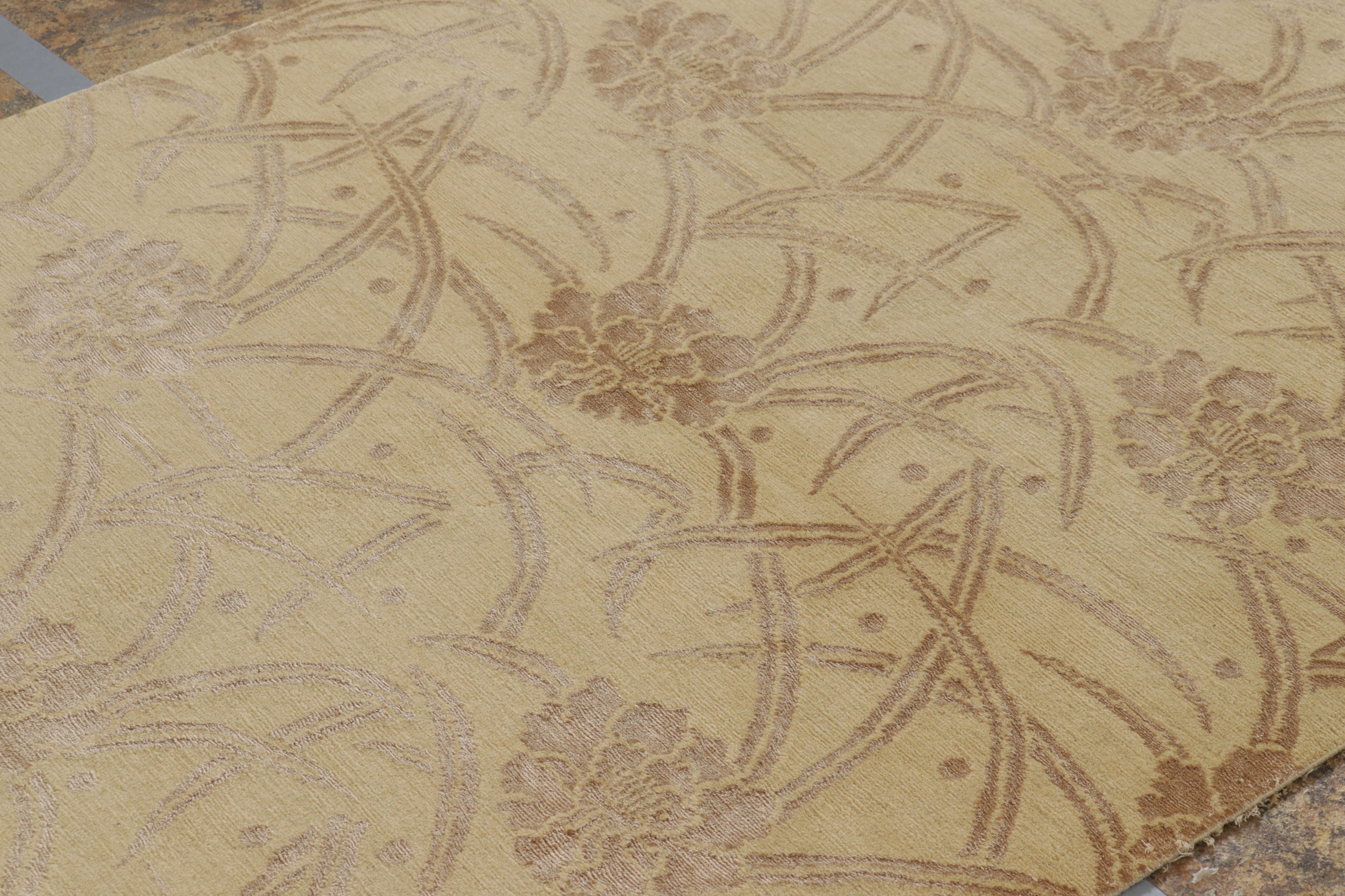 Moderno Rug & Kilim - Tappeto in stile Art Deco moderno in oro con motivi floreali in vendita