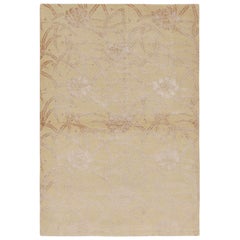 Rug & Kilim's Modern Art Deco Style Rug in Gold with Floral Patterns (tapis moderne de style Art déco en or avec motifs floraux)