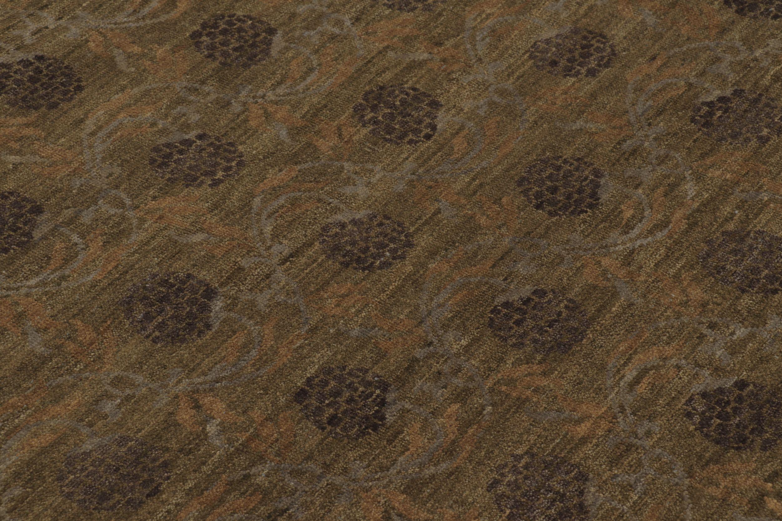 Rug & Kilim's Modern Block Print Rug Design mit braunen und grünen Blumenmotiven im Zustand „Neu“ im Angebot in Long Island City, NY