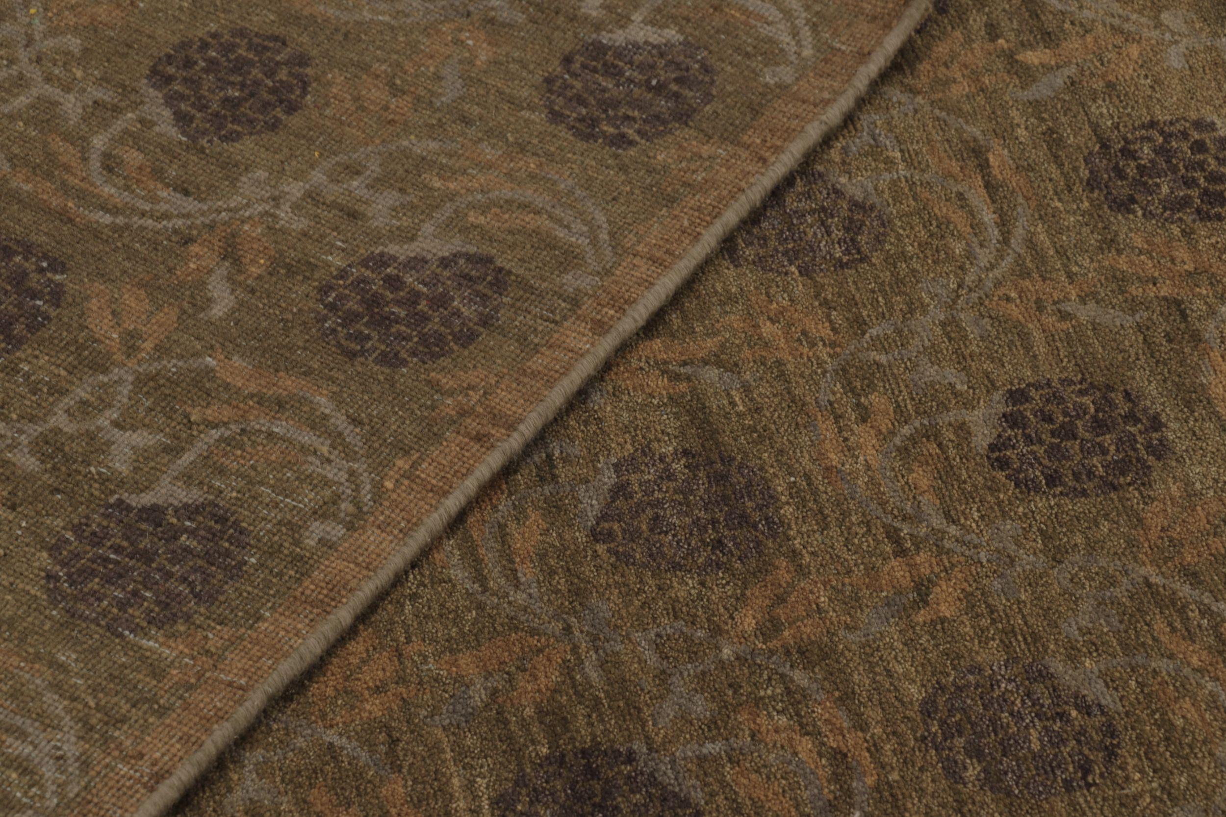 Rug & Kilim's Modern Block Print Rug Design mit braunen und grünen Blumenmotiven im Angebot 1