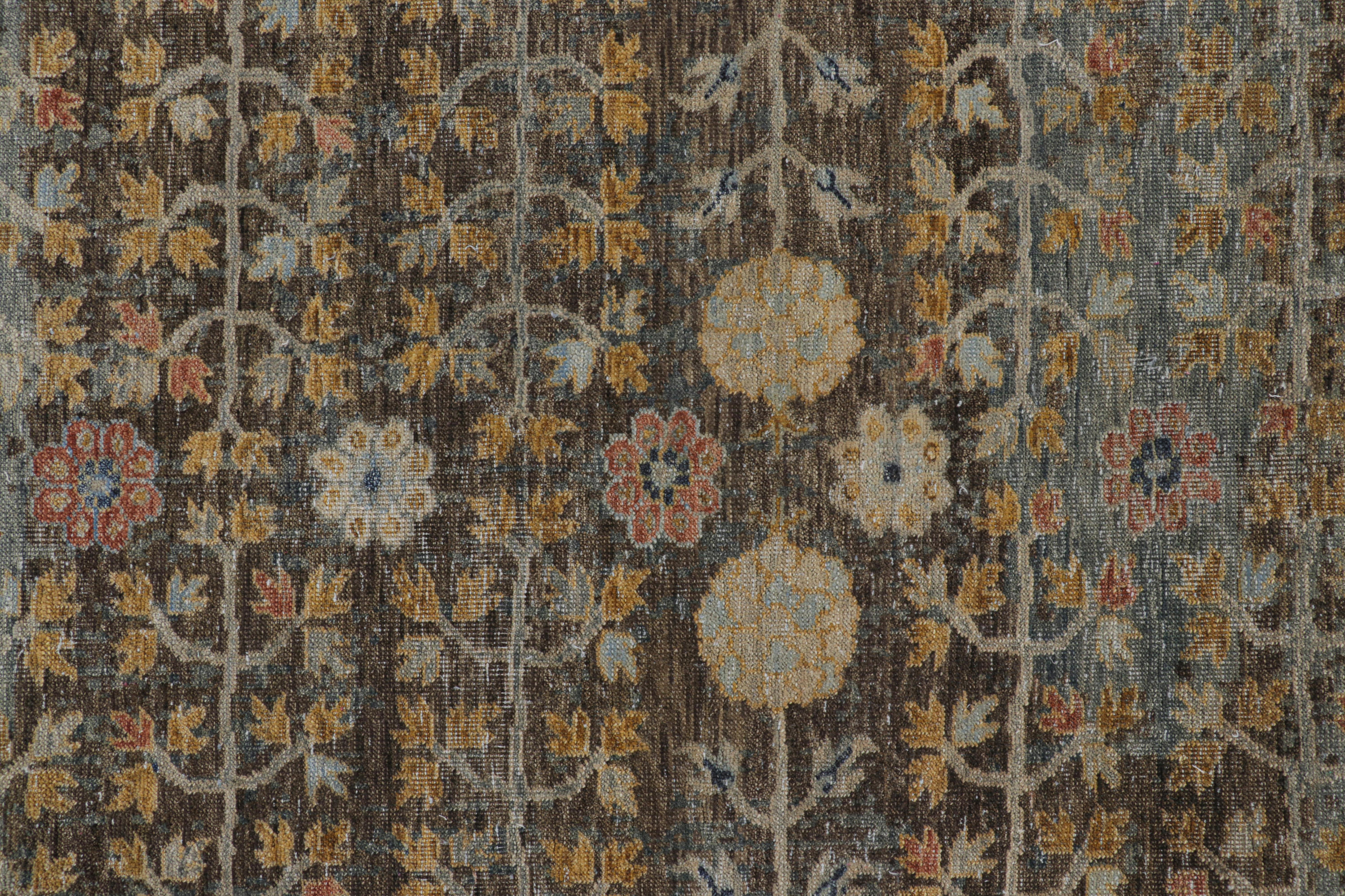 Khotan-Teppich von Rug & Kilim in Braun und Blau mit geometrischen Blumenmustern (Moderne) im Angebot