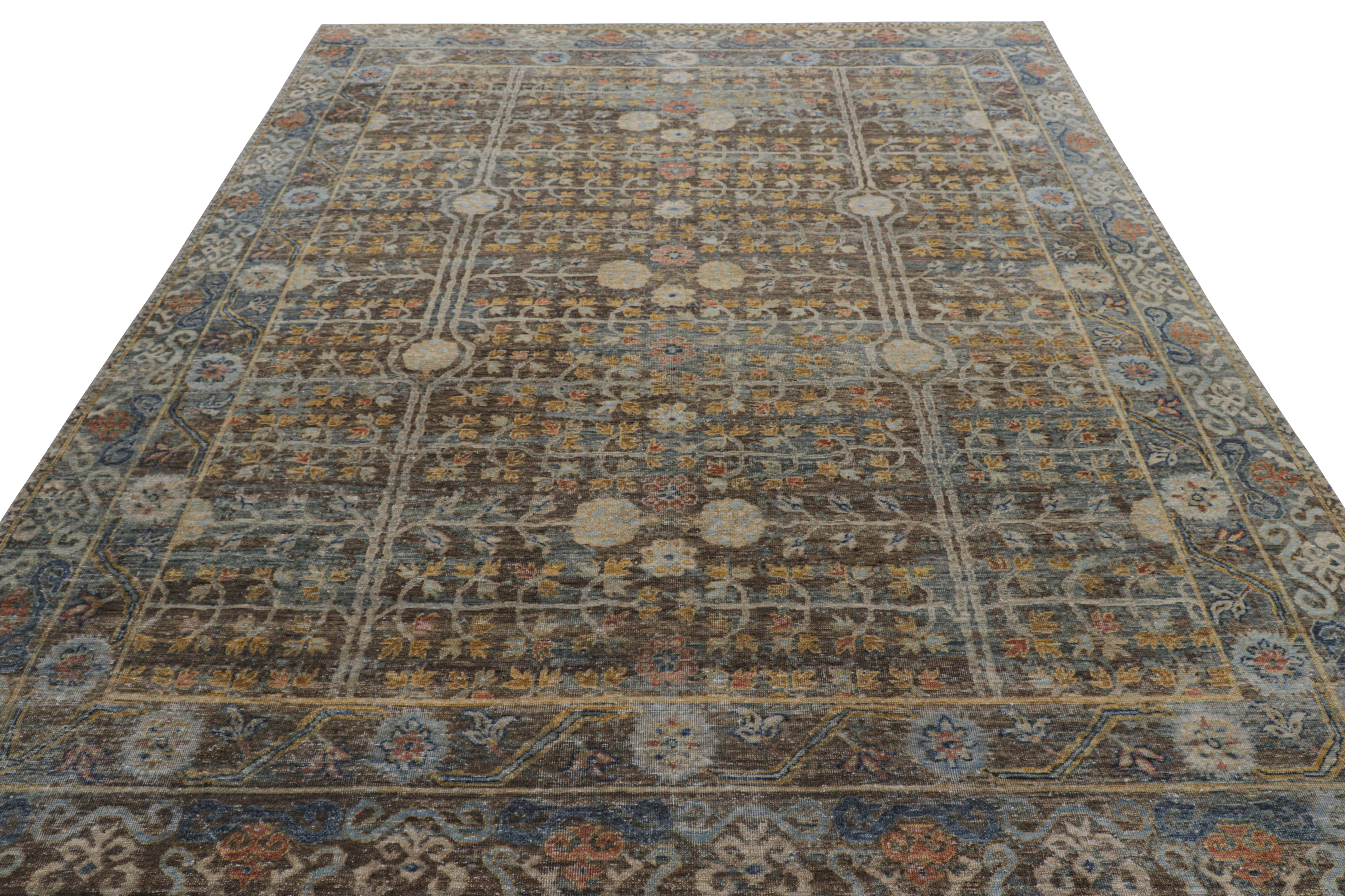 Khotan-Teppich von Rug & Kilim in Braun und Blau mit geometrischen Blumenmustern (Handgeknüpft) im Angebot