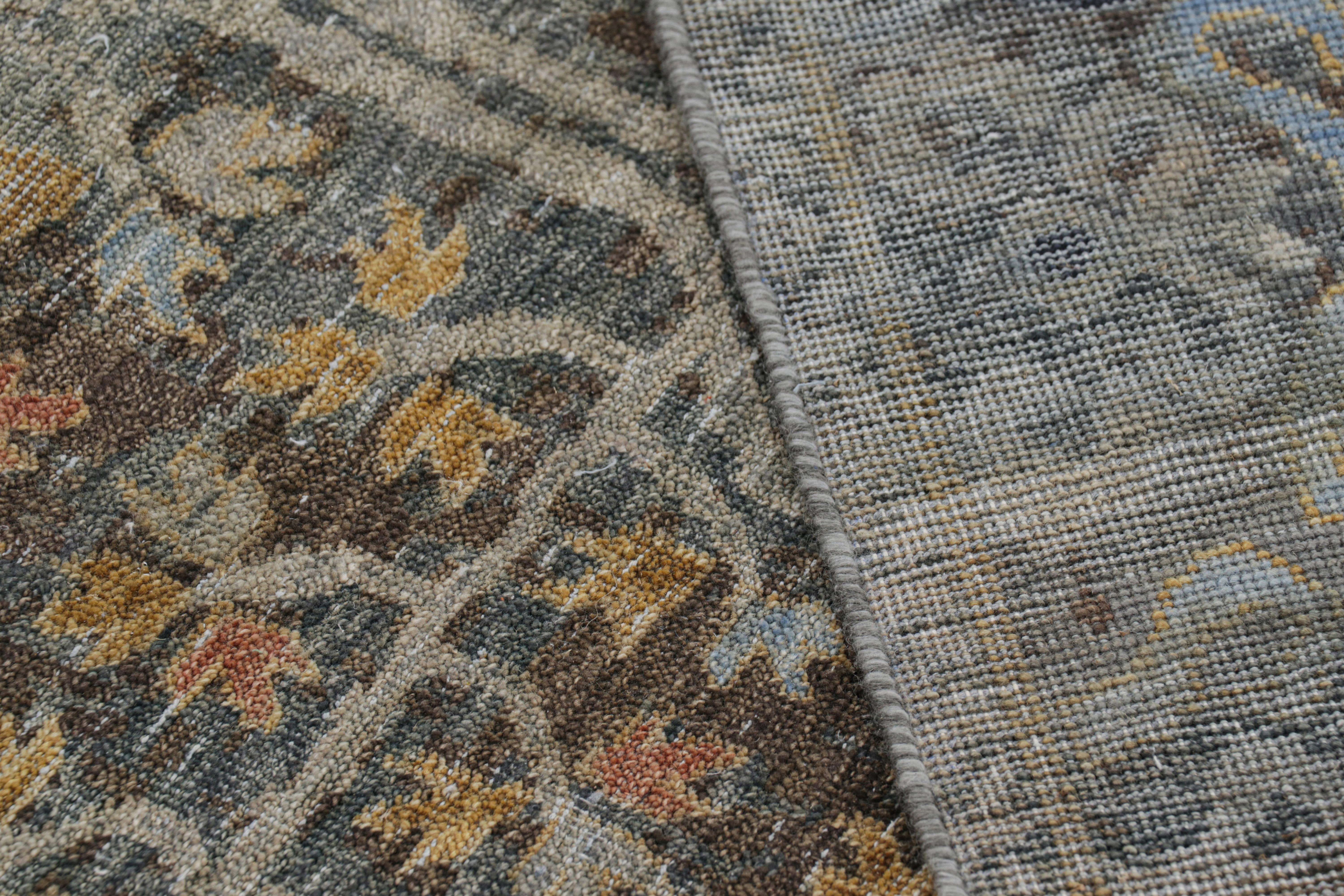 Khotan-Teppich von Rug & Kilim in Braun und Blau mit geometrischen Blumenmustern (21. Jahrhundert und zeitgenössisch) im Angebot