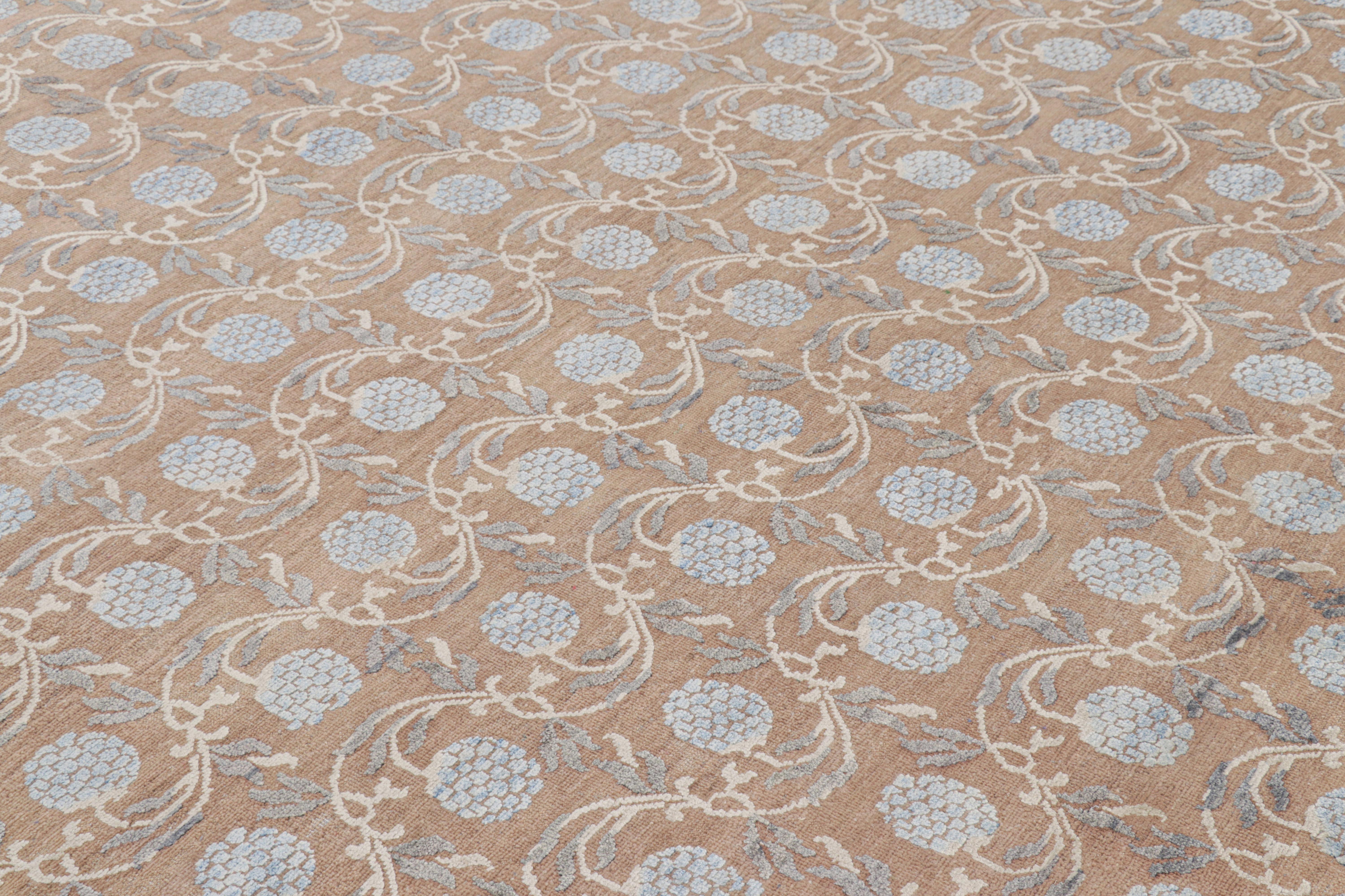 Dieser moderne Teppich im Format 8x10, handgeknüpft aus Wolle und Seide, ist eine kühne Ergänzung der Block Print-Linie der Modern Classics Collection'S von Rug & Kilim - ein anspruchsvoller und eleganter neuer Ansatz für einen historischen Stil.