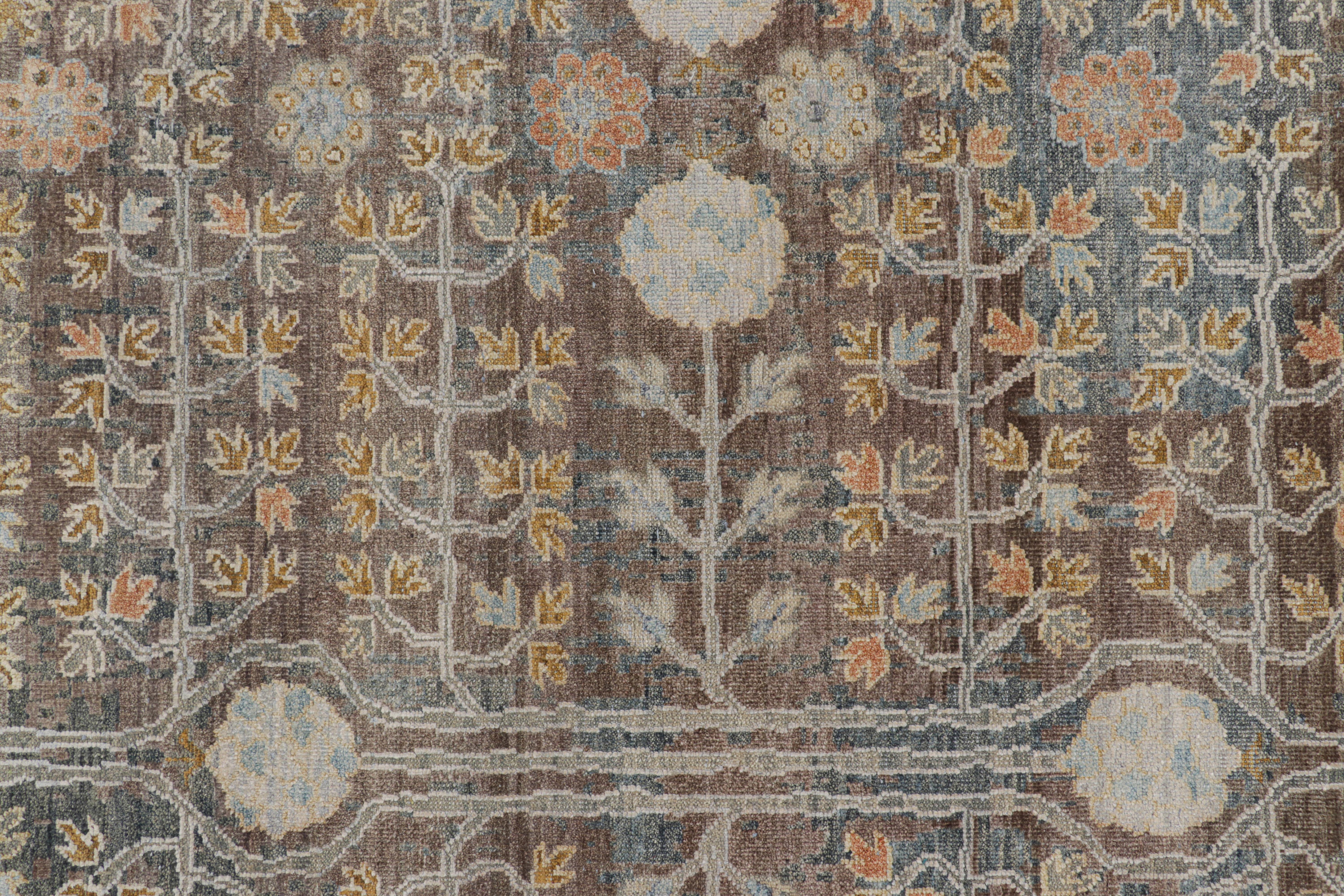 Moderno Rug & Kilim ha realizzato un tappeto personalizzato in blu acqua con motivi geometrici e floreali in vendita