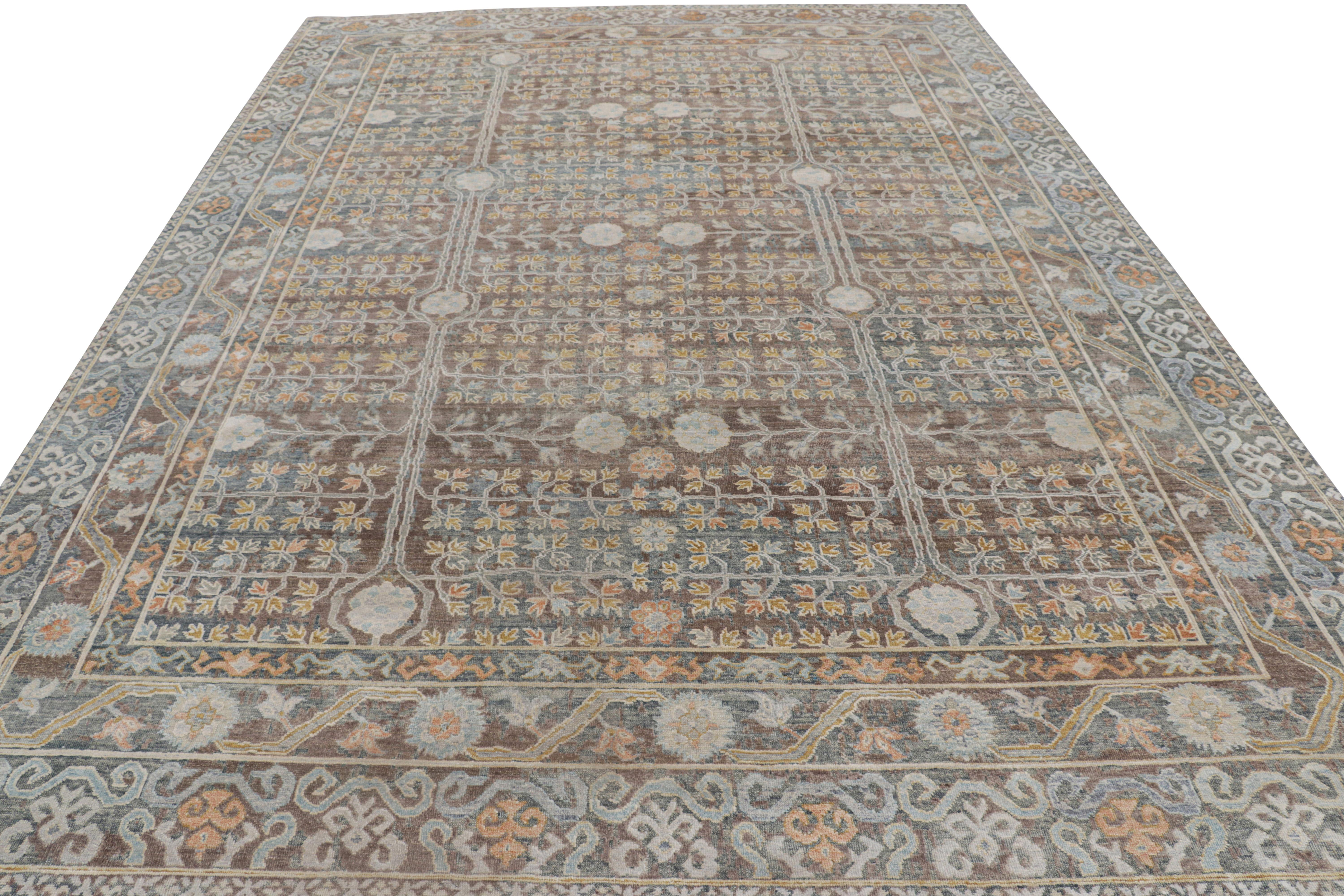 Annodato a mano Rug & Kilim ha realizzato un tappeto personalizzato in blu acqua con motivi geometrici e floreali in vendita