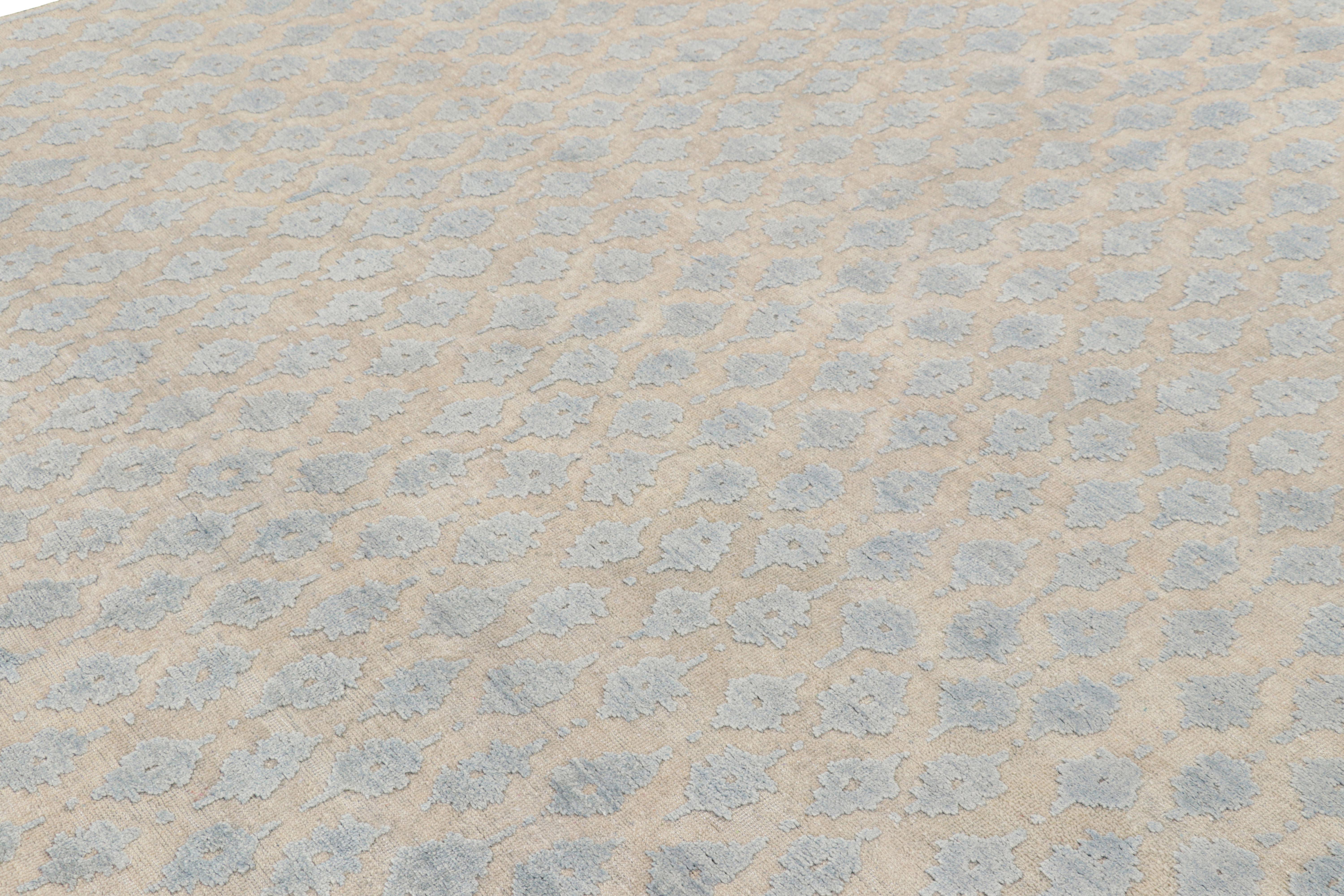 Dieser moderne Teppich im Format 8x10, handgeknüpft aus Wolle und Seide, ist eine kühne Ergänzung der Block Print-Linie der Modern Classics Collection'S von Rug & Kilim - ein anspruchsvoller und eleganter neuer Ansatz für einen historischen Stil.