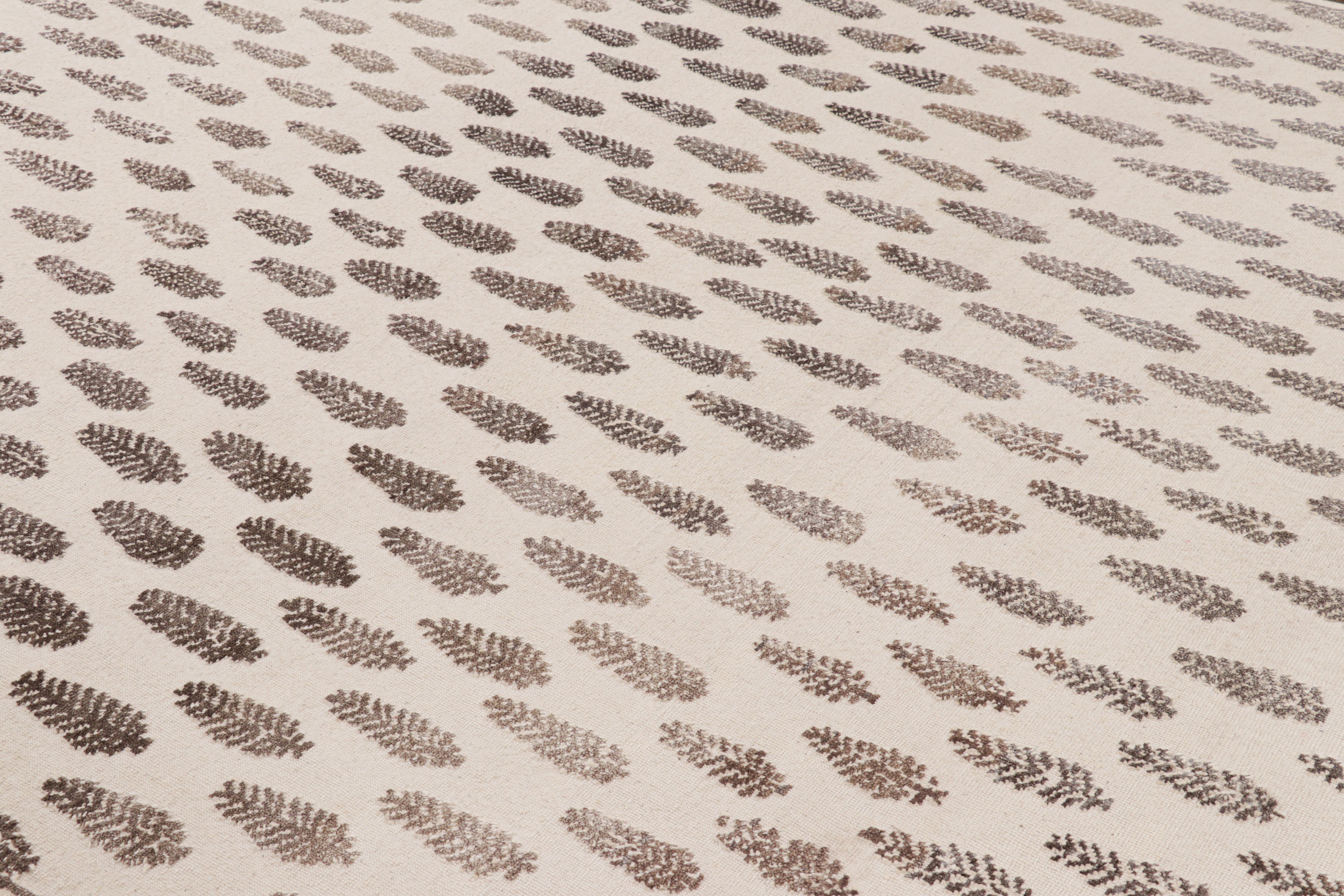 Noué à la main en laine et en soie, ce tapis moderne 8x10 est un ajout audacieux à la ligne Block Print de la Collection Modern Classics de Rug & Kilim - une nouvelle approche sophistiquée et élégante d'un style historique. 

Sur le Design : 

Un