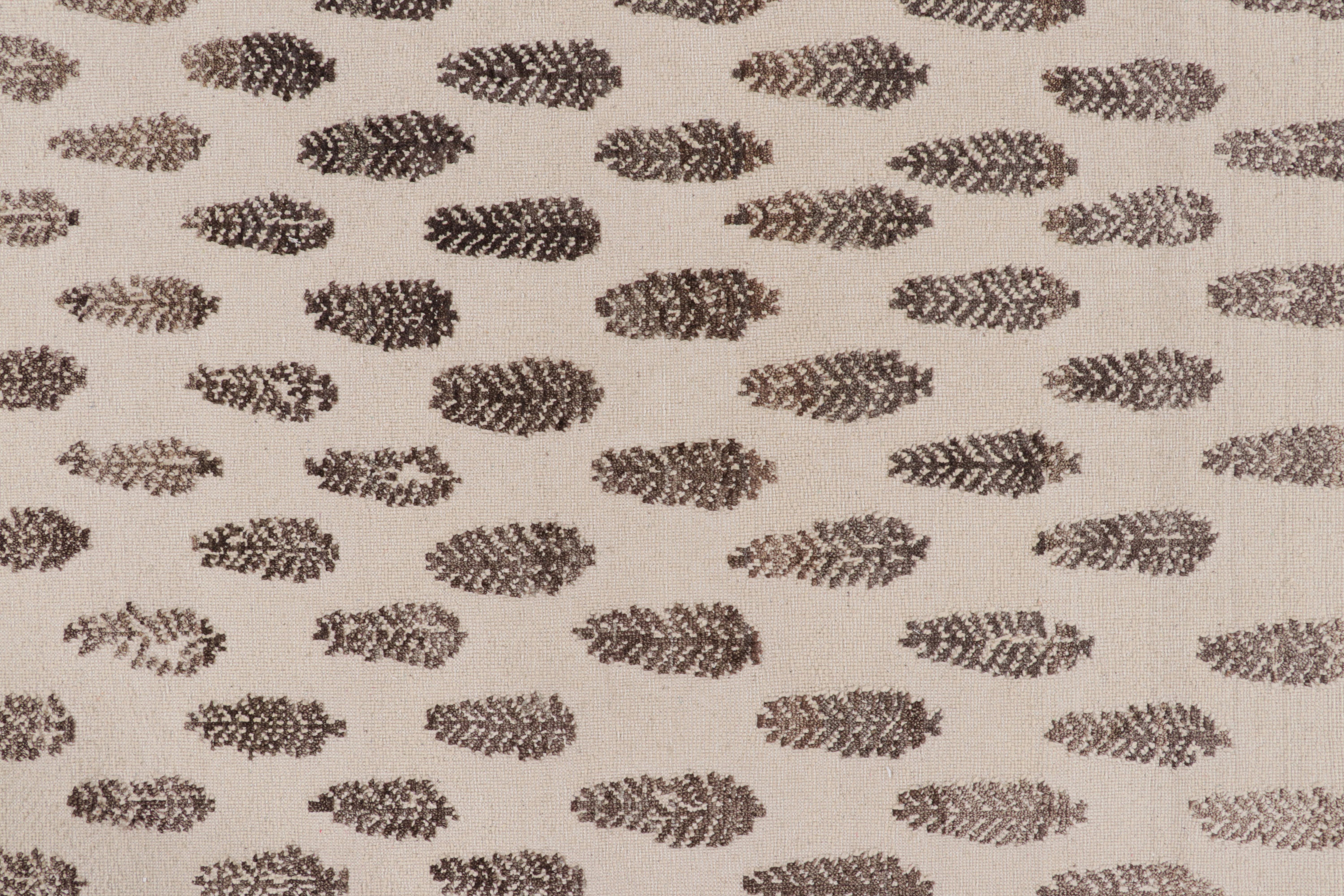 Rug & Kilim's Modern Block Print Rug in White with Mauve Floral Patterns (tapis moderne imprimé en bloc en blanc avec des motifs floraux mauves) Neuf - En vente à Long Island City, NY