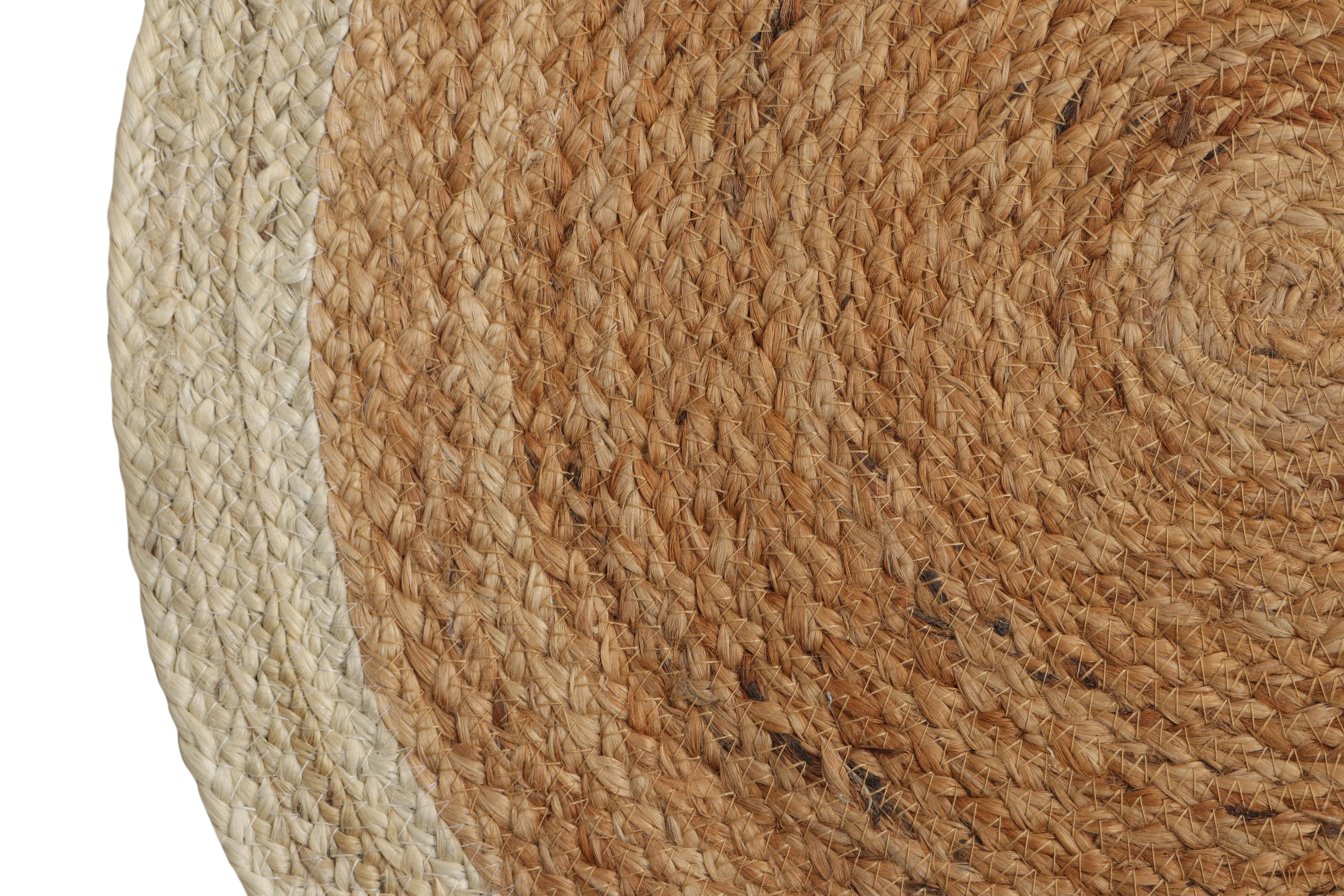  Dieser aus Jute handgefertigte, runde Jute-Teppich in Geschenkgröße (2x2) steht für das Engagement von Rug & Kilim für nachhaltigen Luxus durch Innovation bei Naturfasern. 

Über das Design: 

Dieses aus hochwertigen Jutefasern mit traditionellen