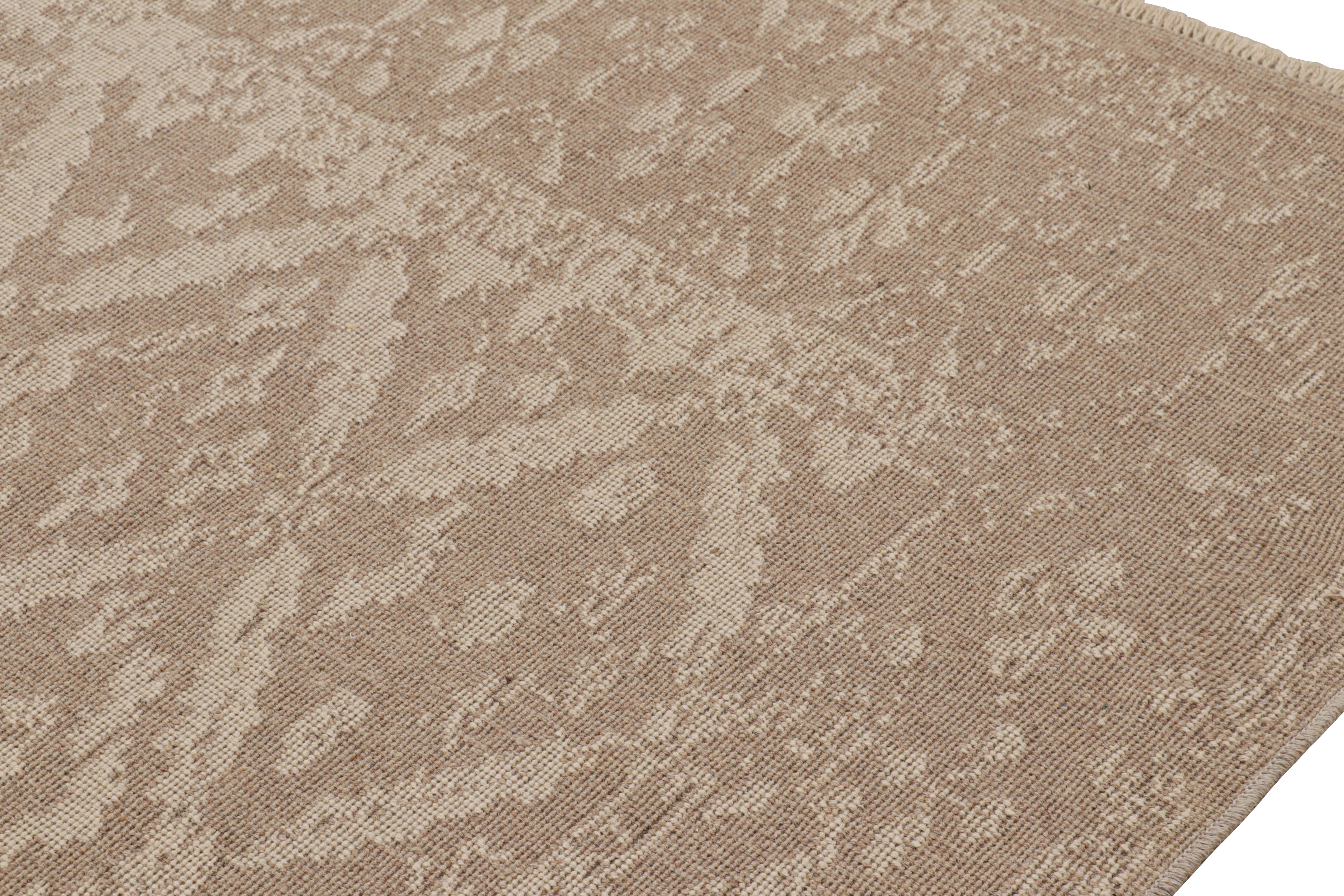 Turkish Rug & Kilim’s Modern Classic Rug in Beige-Brown with Lattice Floral Patterns For Sale