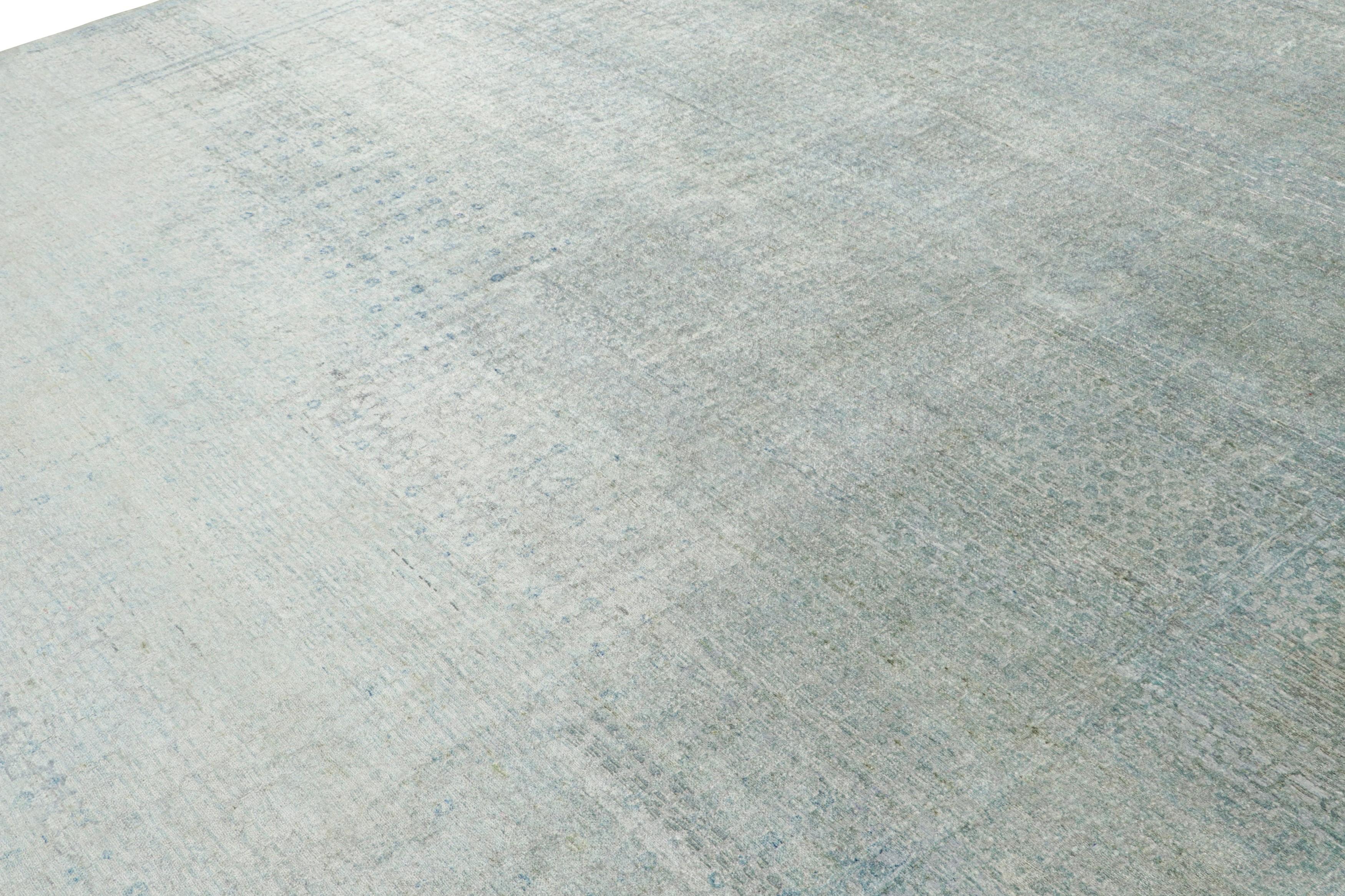 Indiano Rug & Kilim: Tappeto classico moderno con motivi delicati blu e argento/grigio in vendita