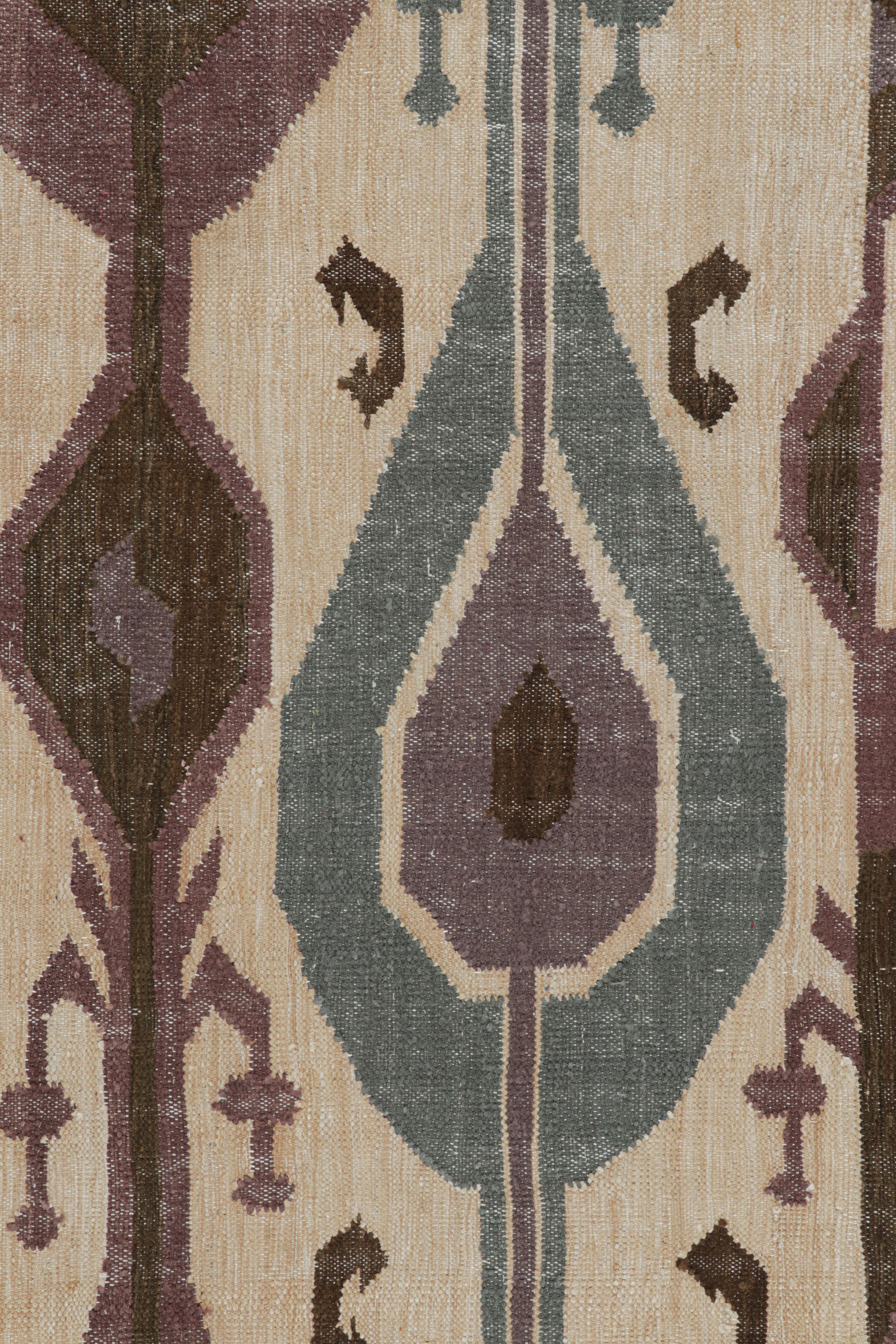Tappeto Modern Classics Rug & Kilim a tessitura piatta in beige-marrone con motivi Ikats In condizioni Nuovo in vendita a Long Island City, NY