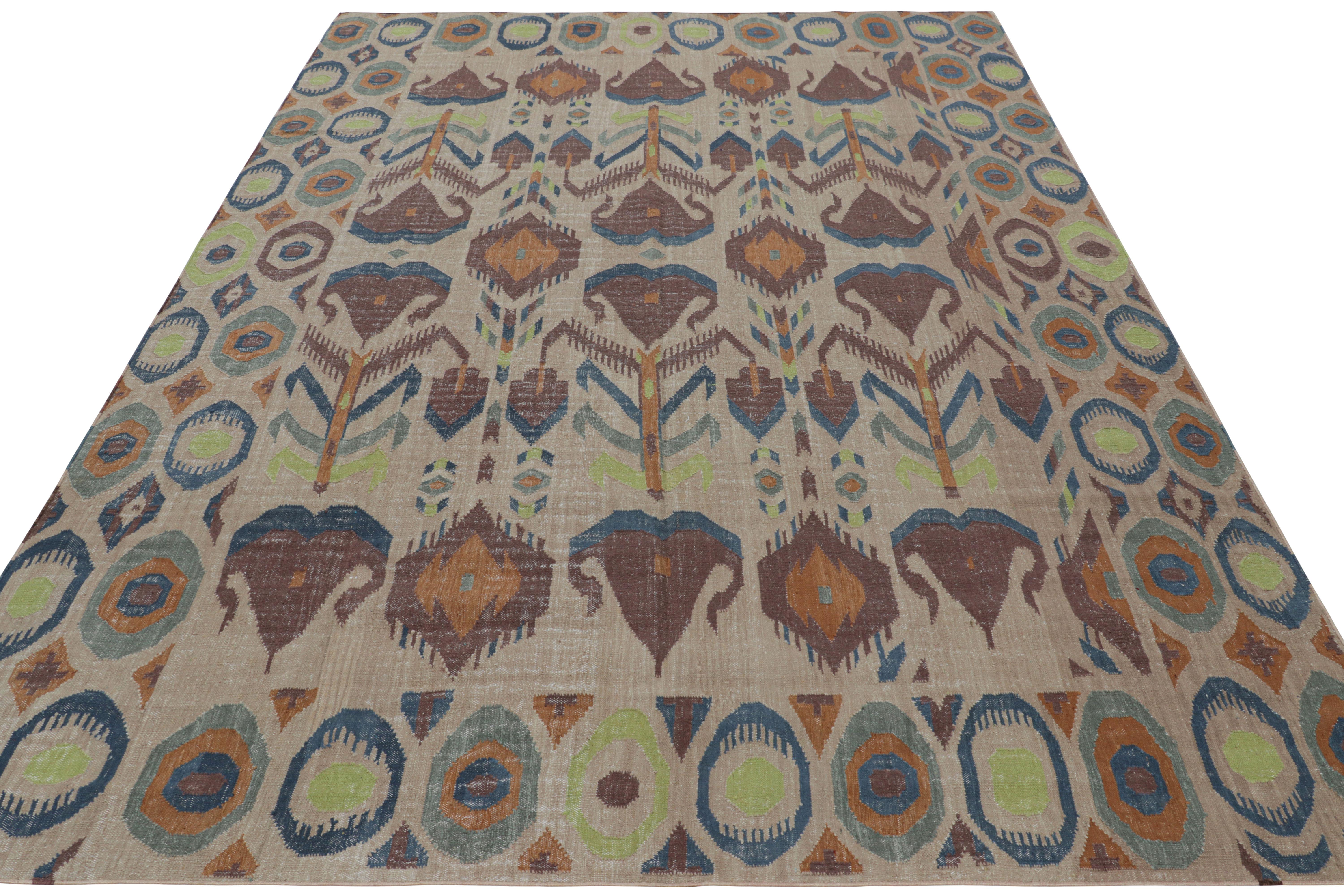 Tessuto a mano Tappeto Modern Classics Rug & Kilim a tessitura piatta color crema-beige con motivi Ikats in vendita