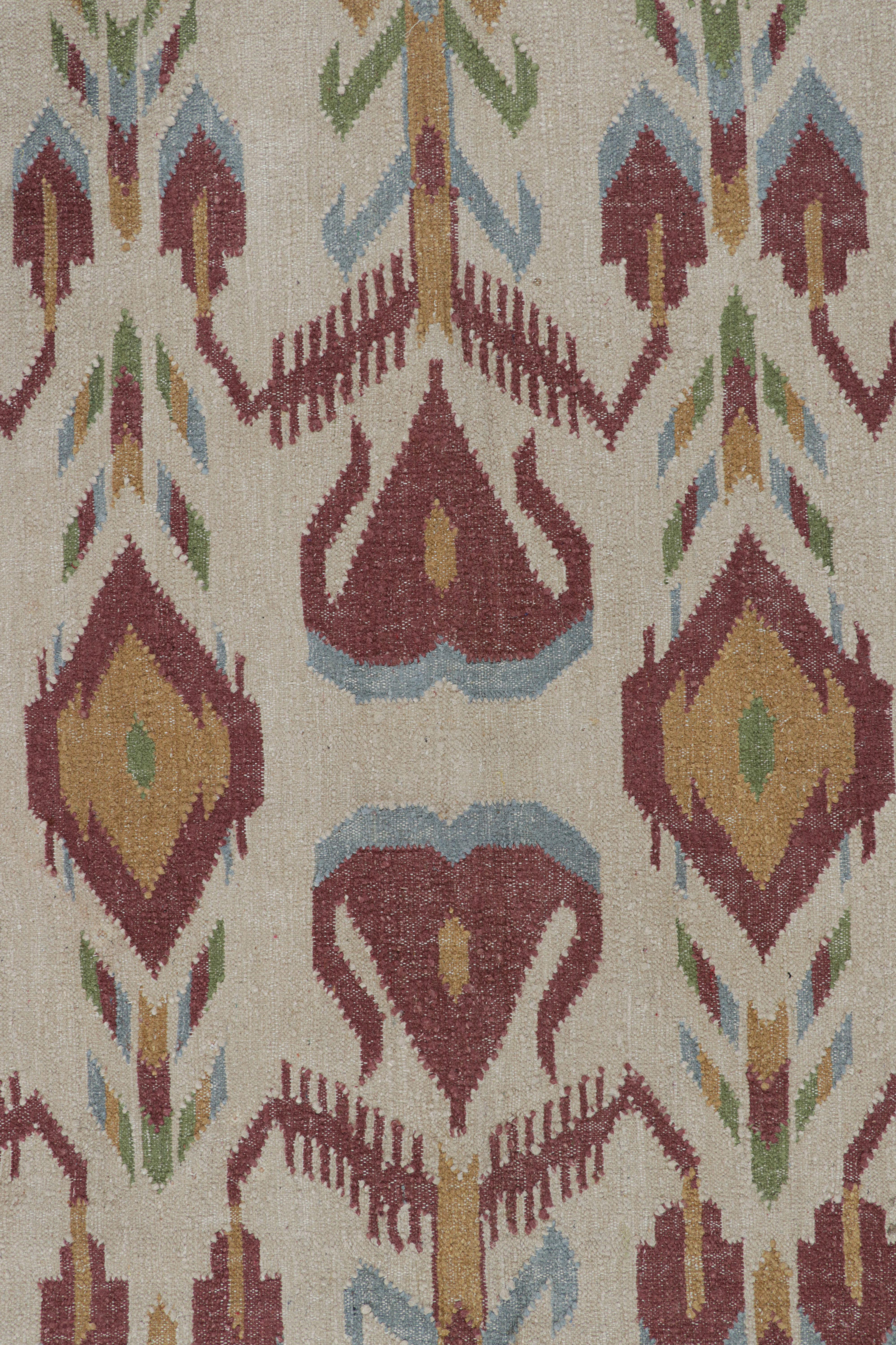 Alfombra de tejido plano Modern Classics de Rug & Kilim en color crema-blanco con motivos ikats en Nuevo estado para la venta en Long Island City, NY