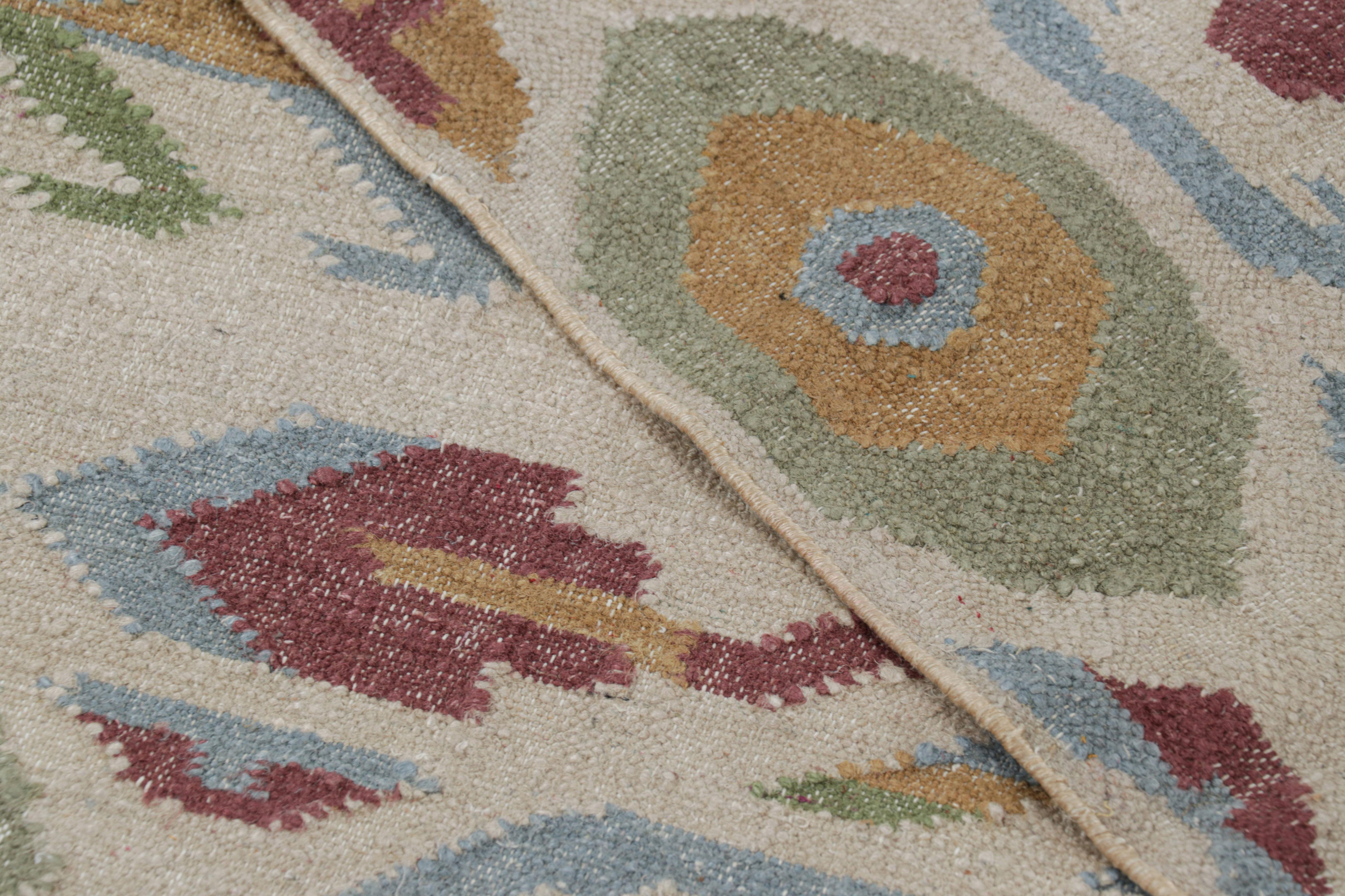 Rug & Kilim's Modern Classics Flachgewebeteppich in Cremeweiß mit Ikats-Mustern (21. Jahrhundert und zeitgenössisch) im Angebot