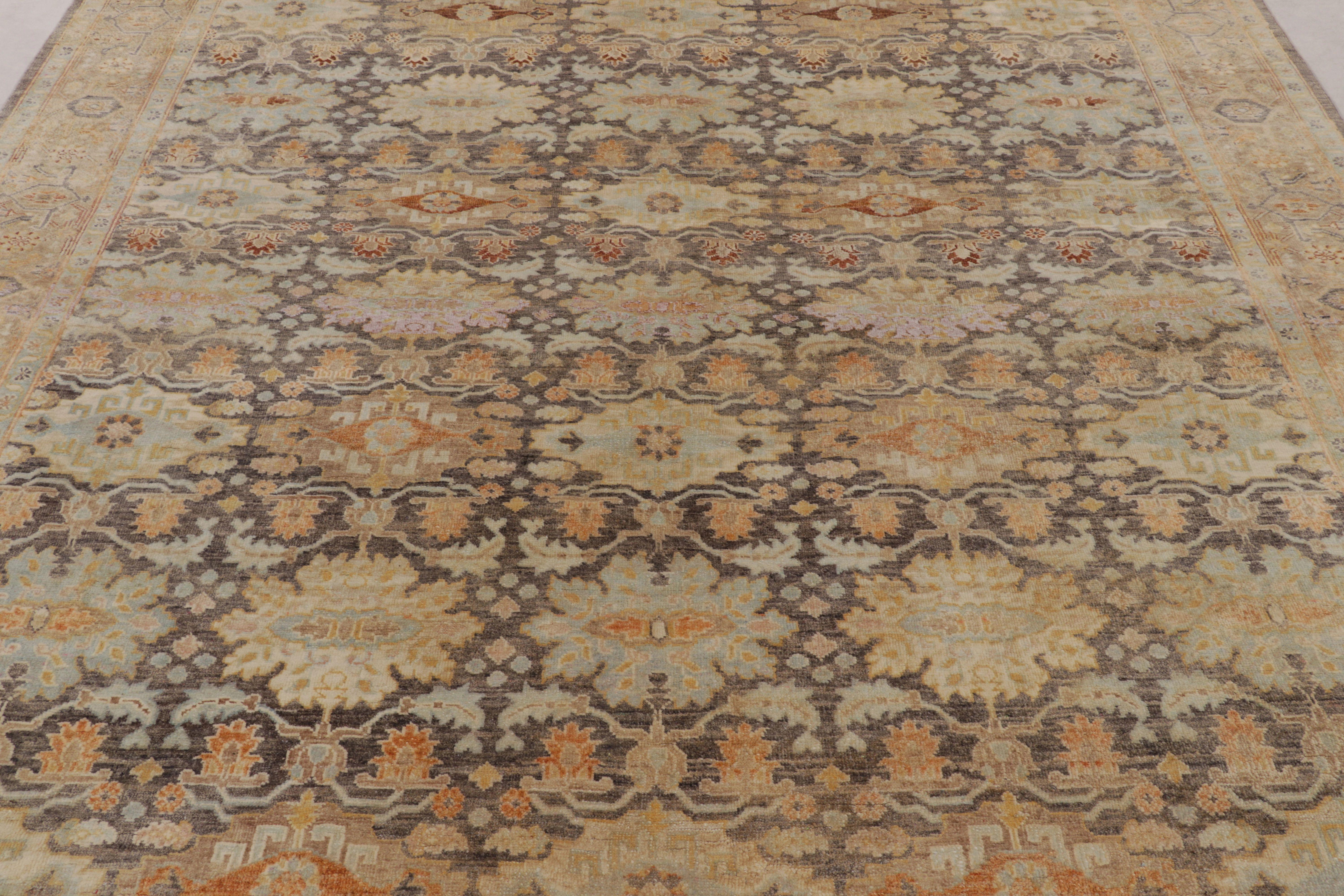 Indiano Tappeto Modern Classics di Rug & Kilim in marrone antico, oro e blu polveroso a fiori in vendita