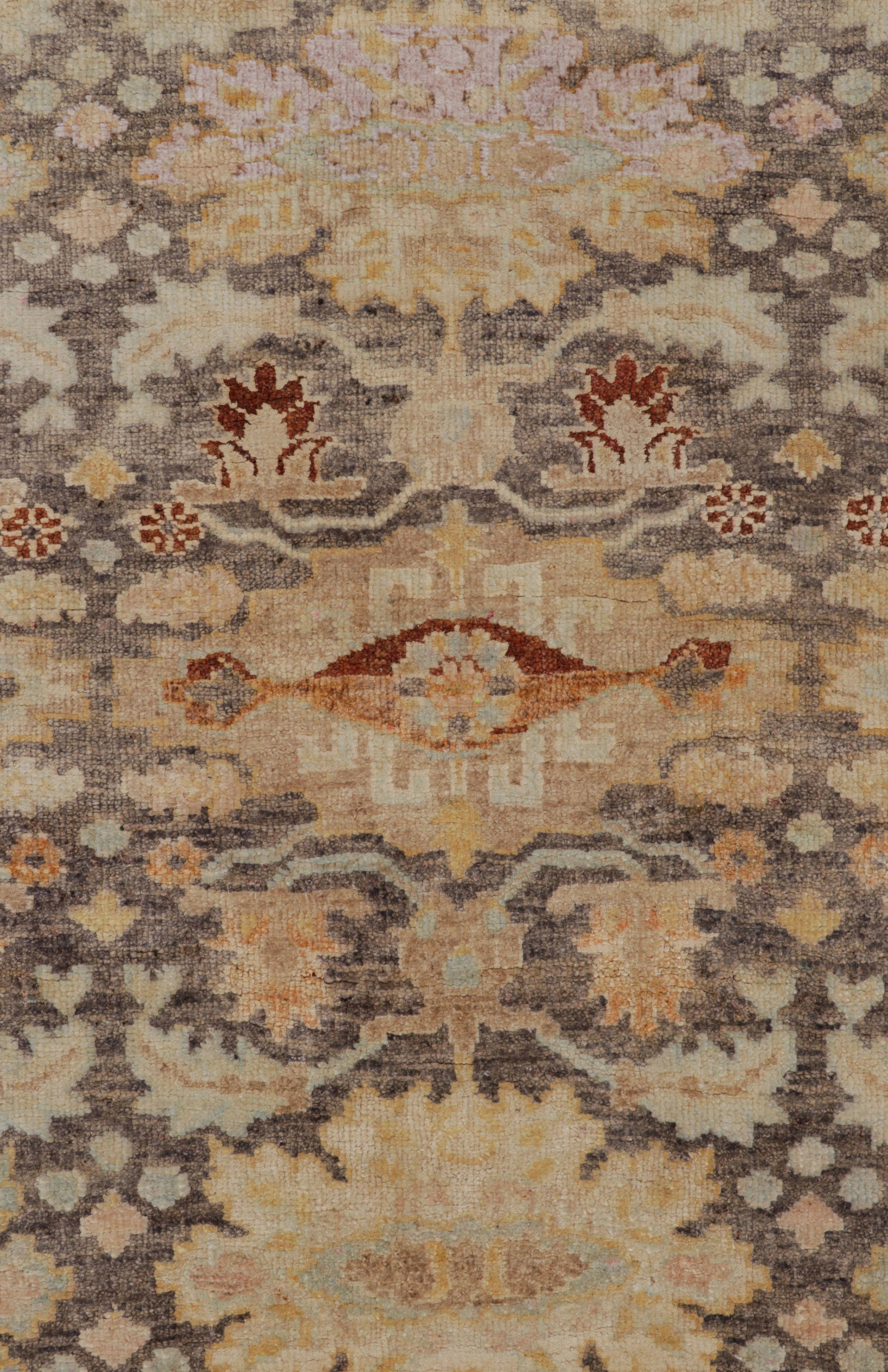 Tappeto Modern Classics di Rug & Kilim in marrone antico, oro e blu polveroso a fiori In condizioni Nuovo in vendita a Long Island City, NY