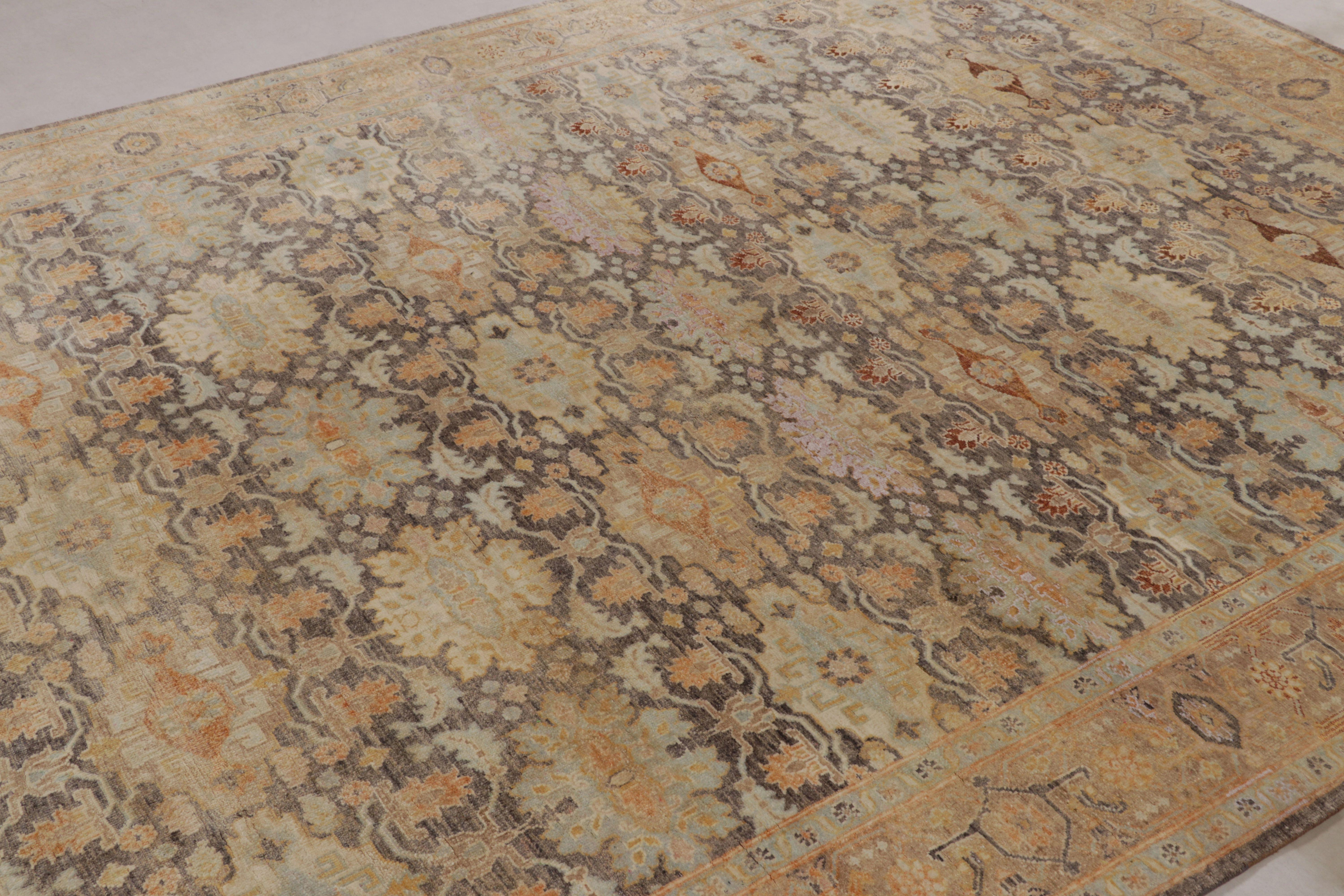 Lana Tappeto Modern Classics di Rug & Kilim in marrone antico, oro e blu polveroso a fiori in vendita