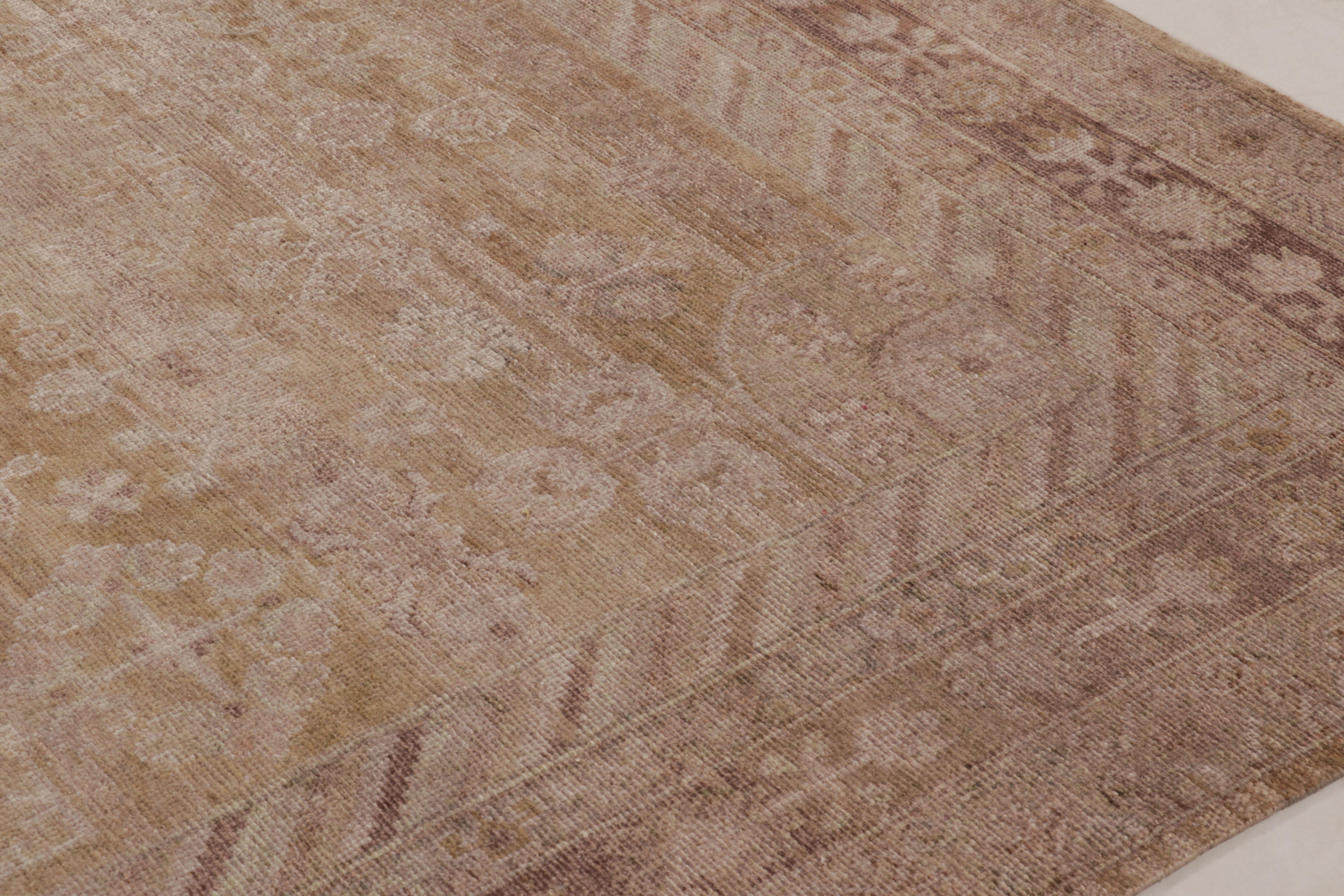 Indiano Tappeto Modern Classics di Rug & Kilim in Beige e Oro Tradizionale Geometrico Floreale in vendita