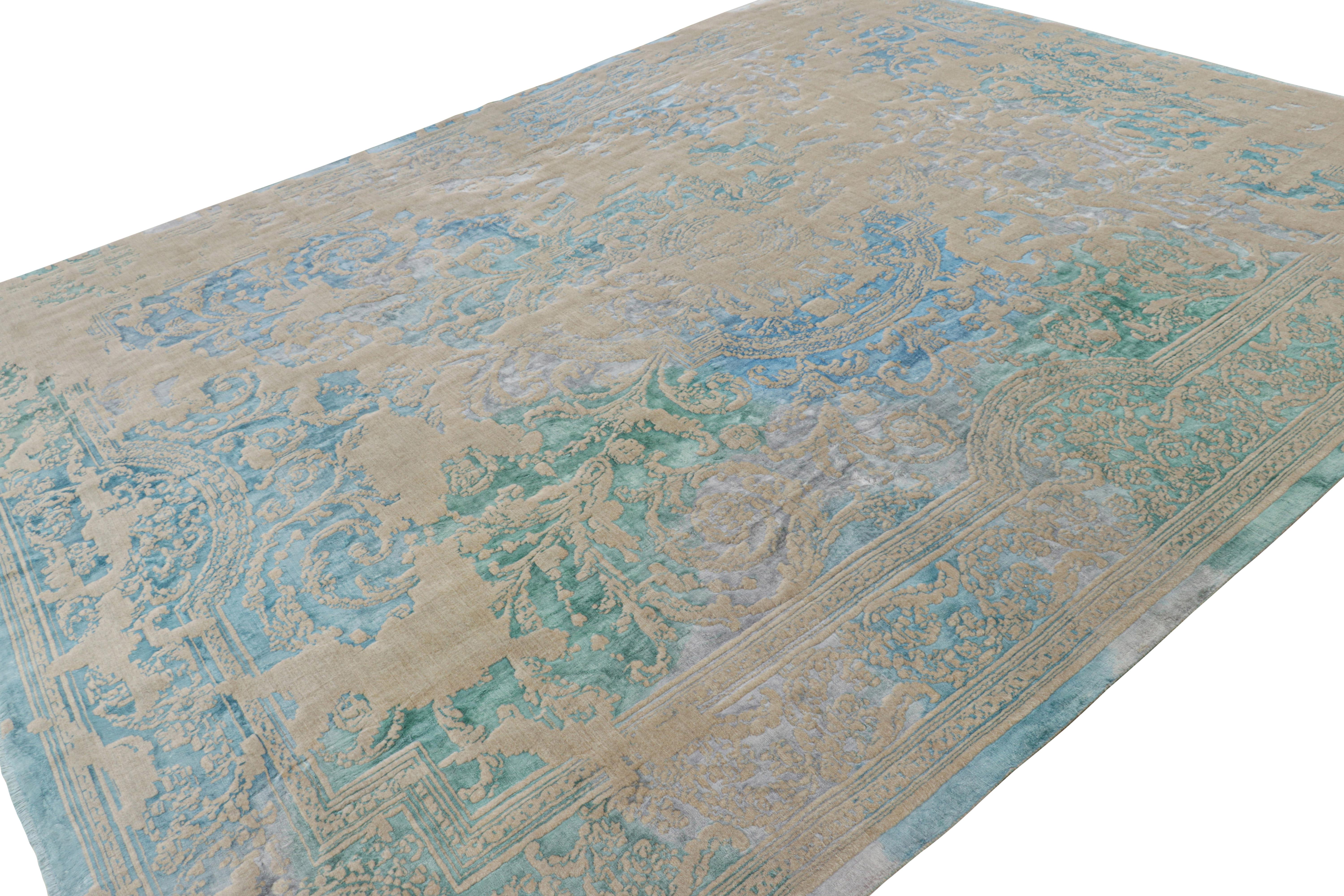 Turco Tappeto Modern Classics di Rug & Kilim in beige-marrone e blu con motivi floreali in vendita