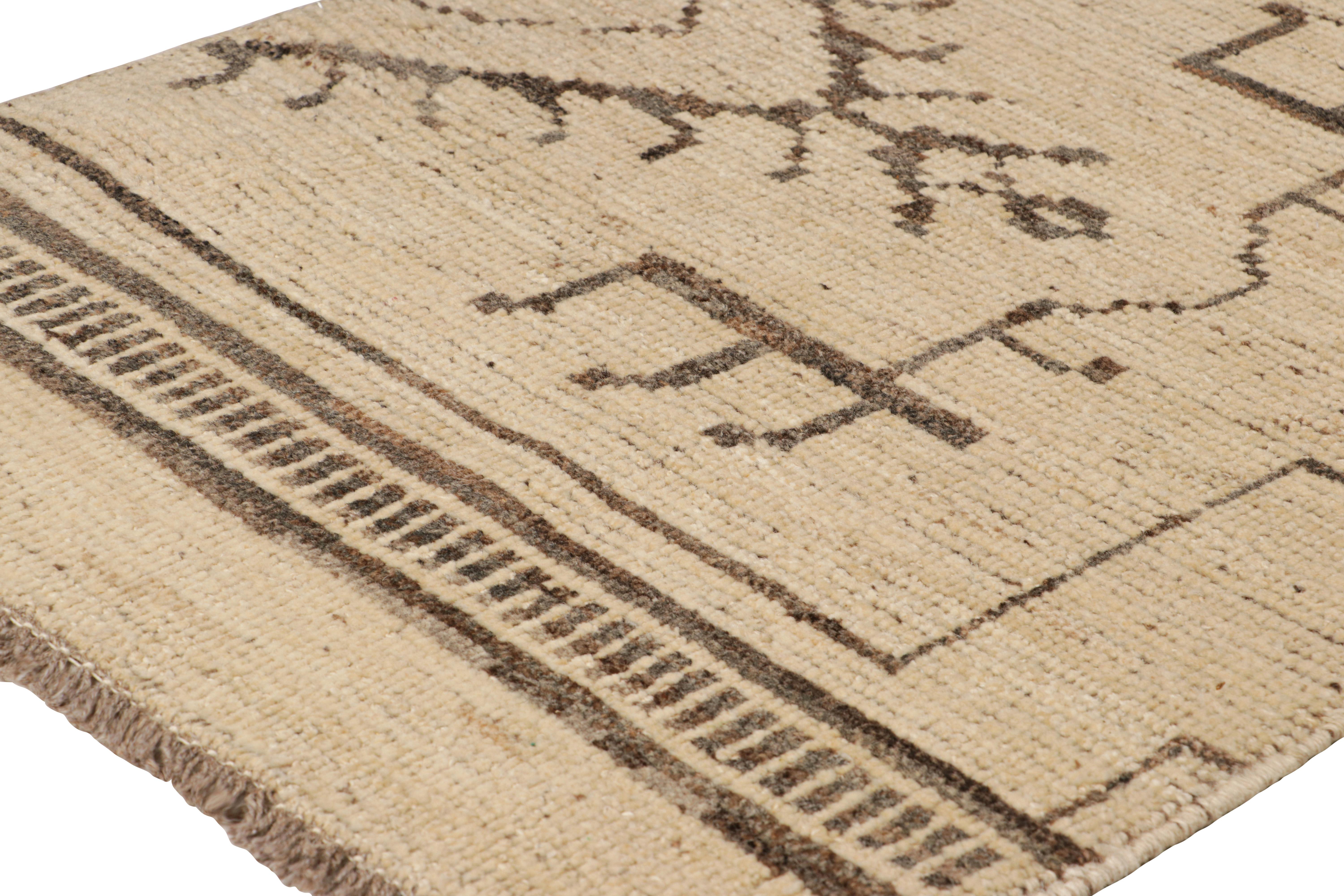 Dieser handgeknüpfte Wollteppich im Geschenkformat 2x3 in Beige-Braun ist von antiken indischen Dhurrie-Teppichdesigns inspiriert.

Über das Design: 

Eine grundlegende Idee, die unser Direktor Jahanshah Nazmiyal seinen Kollegen und Mitarbeitern