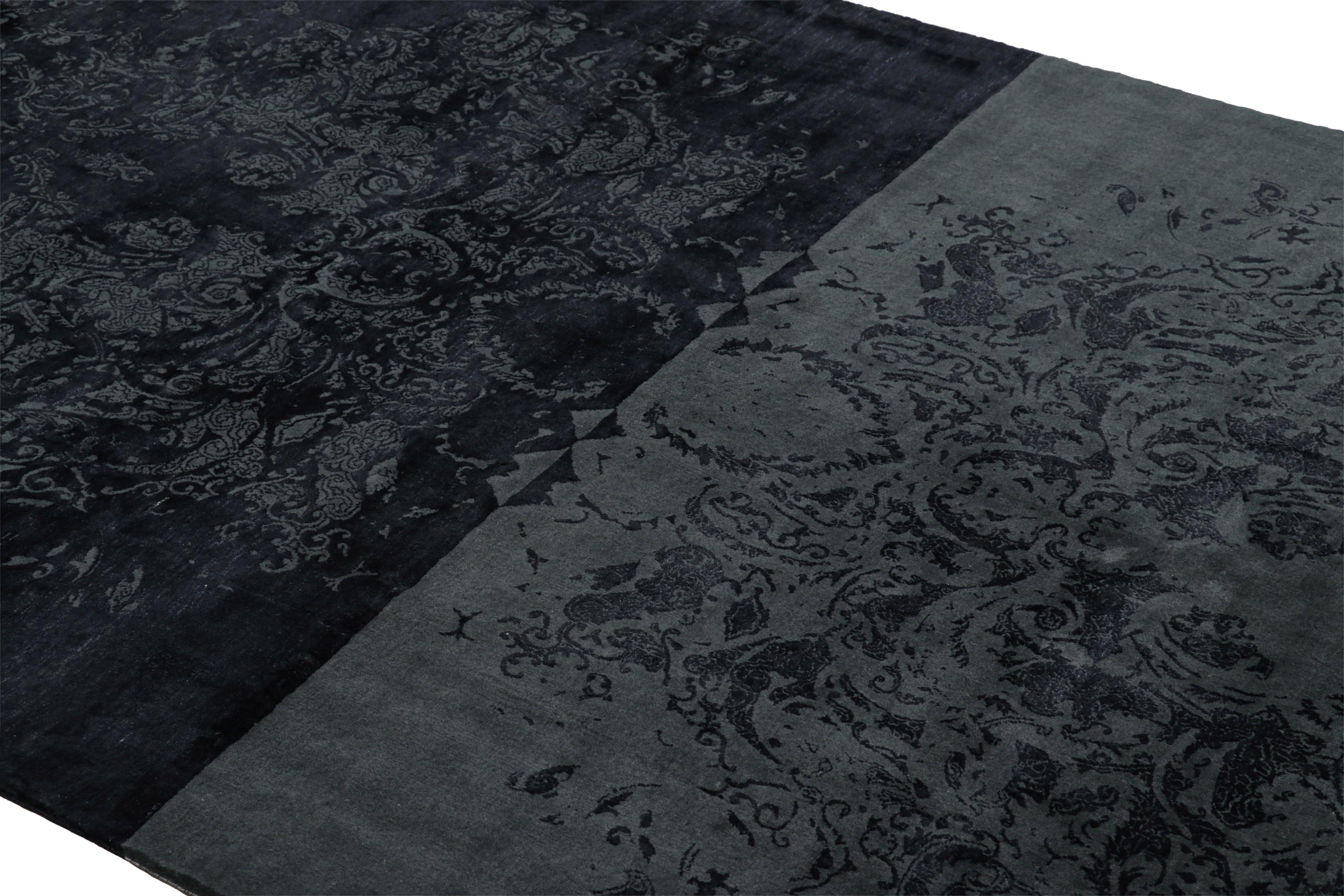 Realizzato in lana annodata a mano, questo tappeto 5x9 rappresenta una nuova e audace linea della Rug & Kilim's Classics Collection, una serie di tappeti contemporanei realizzati da uno degli atelier e dei designer più talentuosi del settore.

Ogni