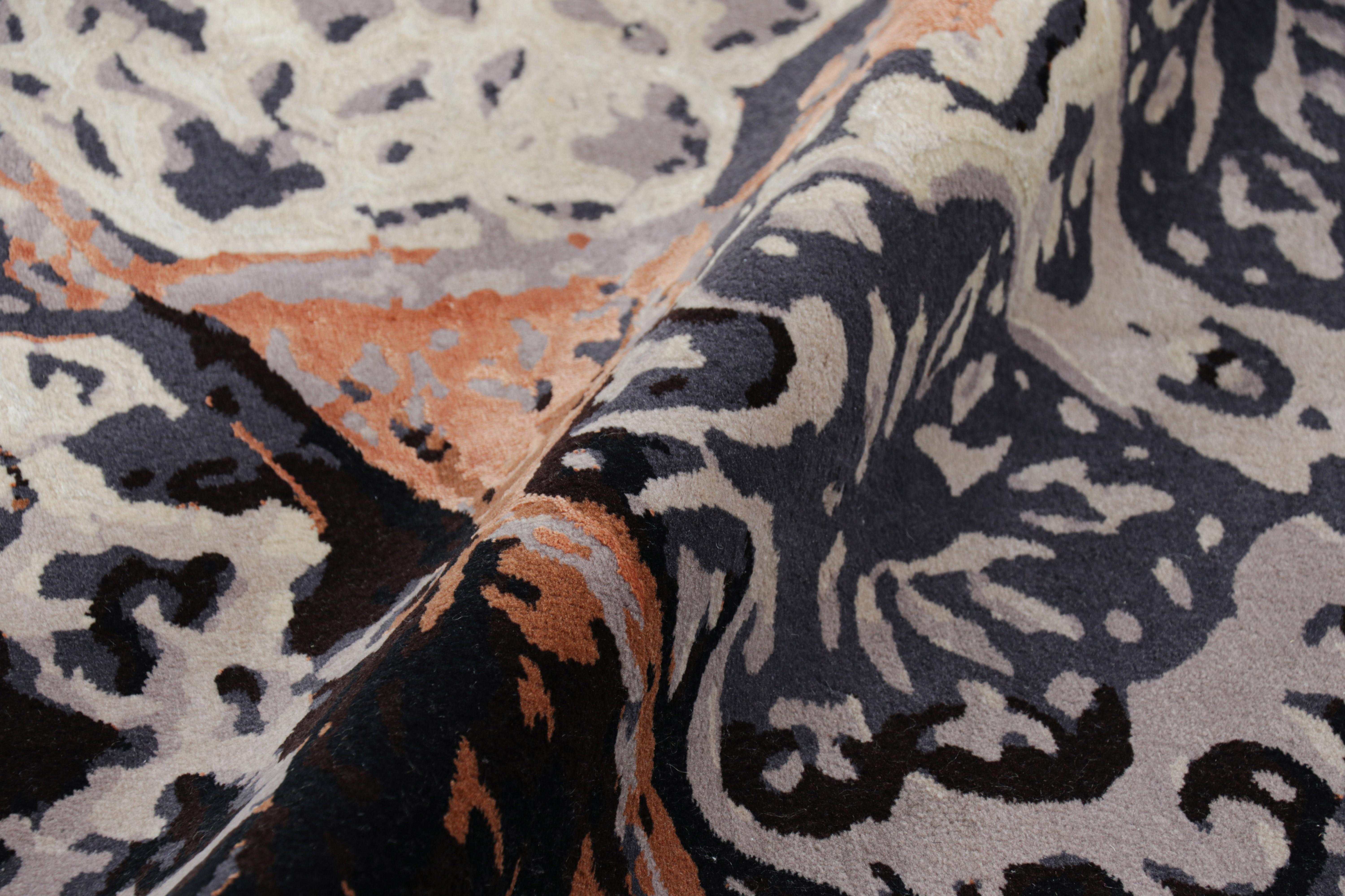 Rug & Kilim's Modern Classics Teppich in Schwarz mit geometrischen Mustern Khatam (21. Jahrhundert und zeitgenössisch) im Angebot