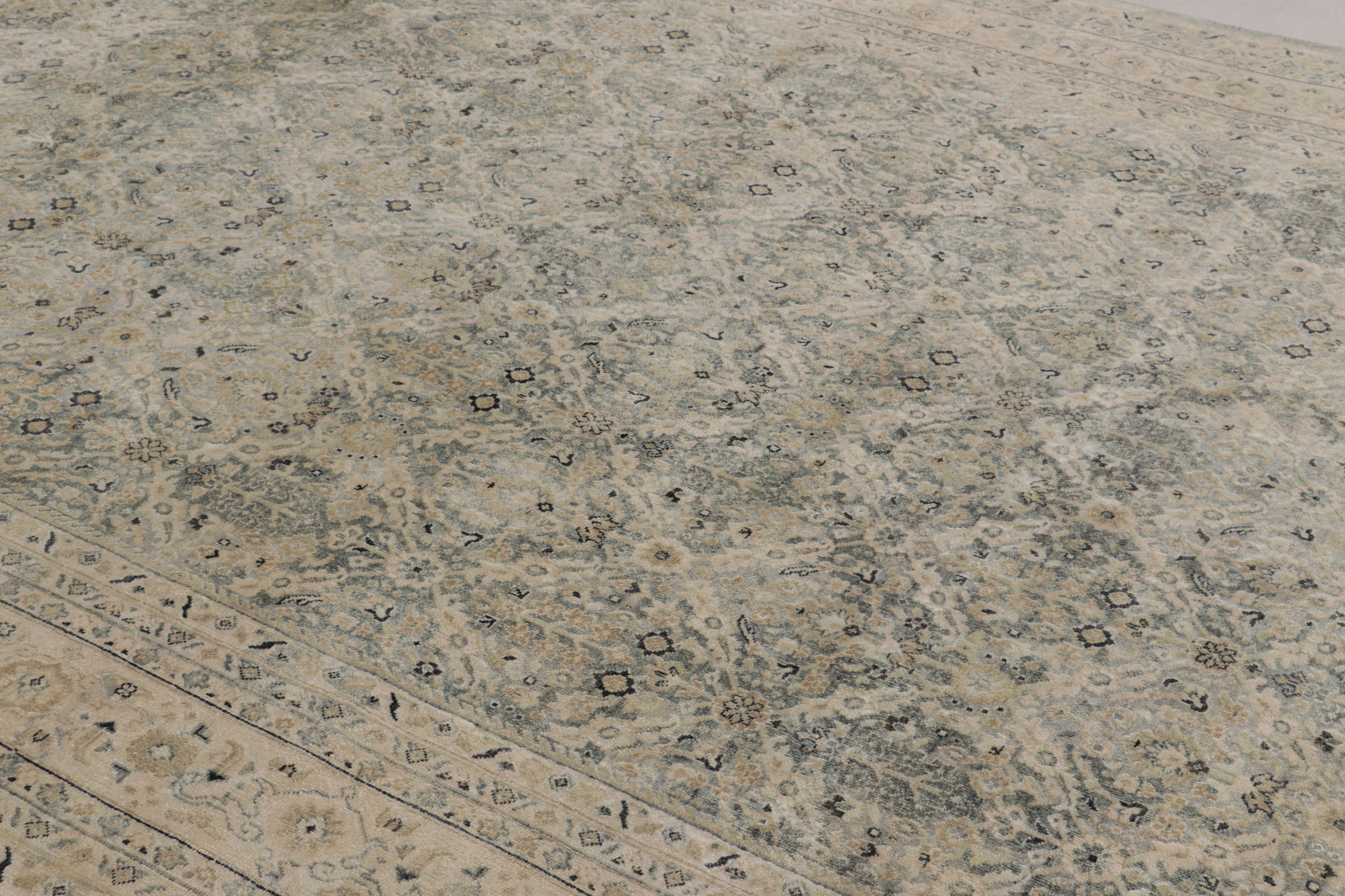 Annodato a mano Tappeto Modern Classics di Rug & Kilim in blu con motivi floreali e geometrici beige in vendita