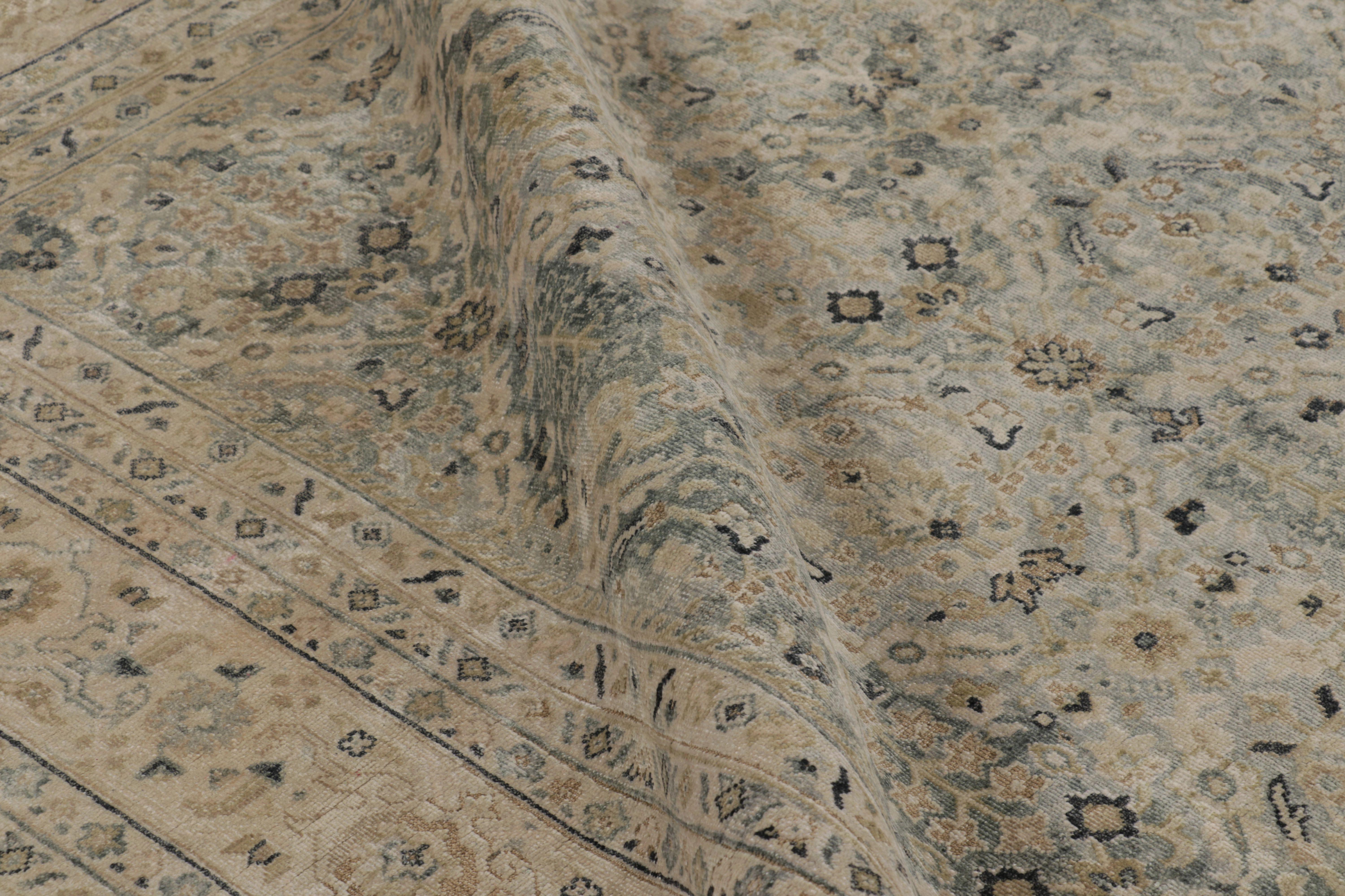 Lana Tappeto Modern Classics di Rug & Kilim in blu con motivi floreali e geometrici beige in vendita