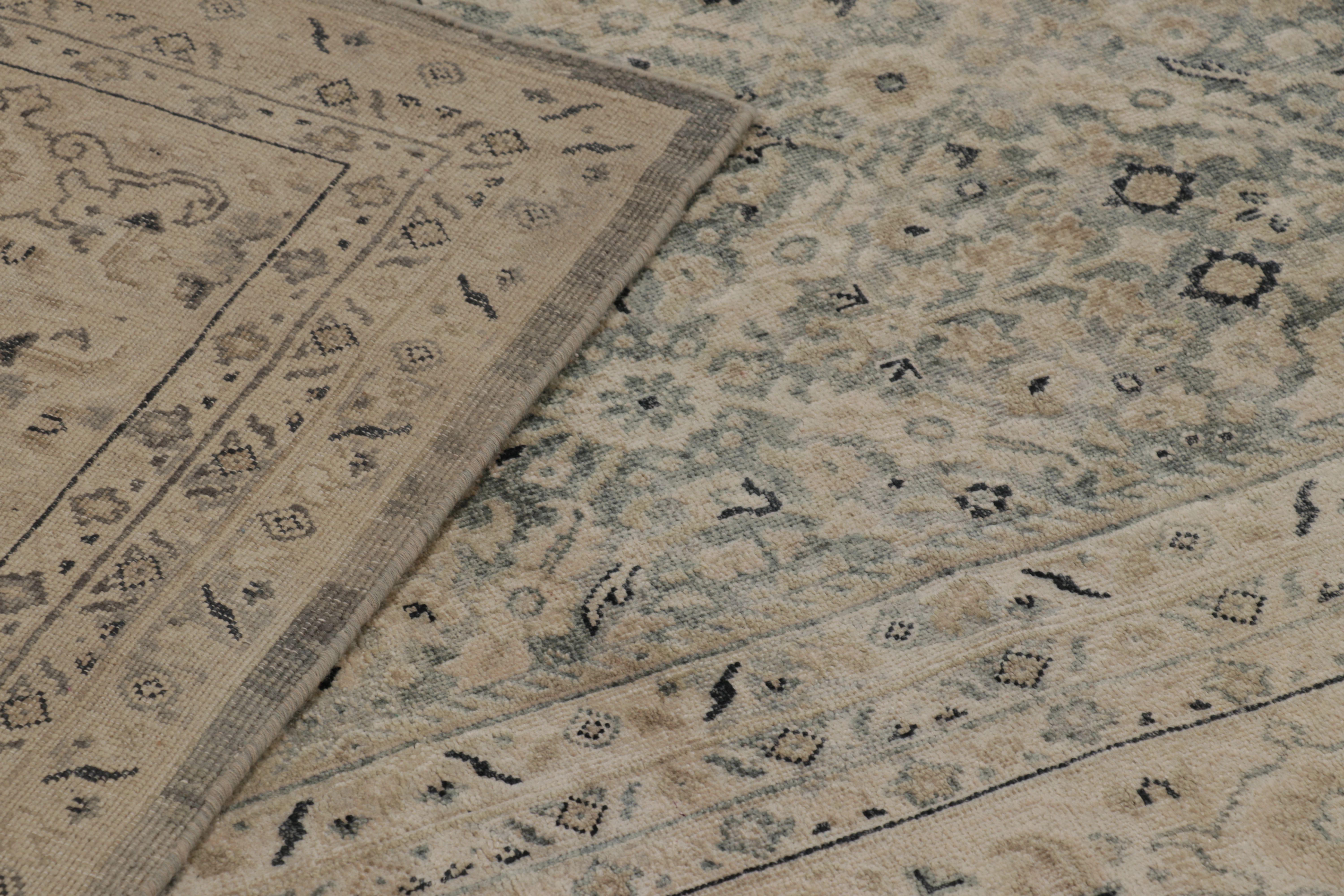 Tappeto Modern Classics di Rug & Kilim in blu con motivi floreali e geometrici beige in vendita 1