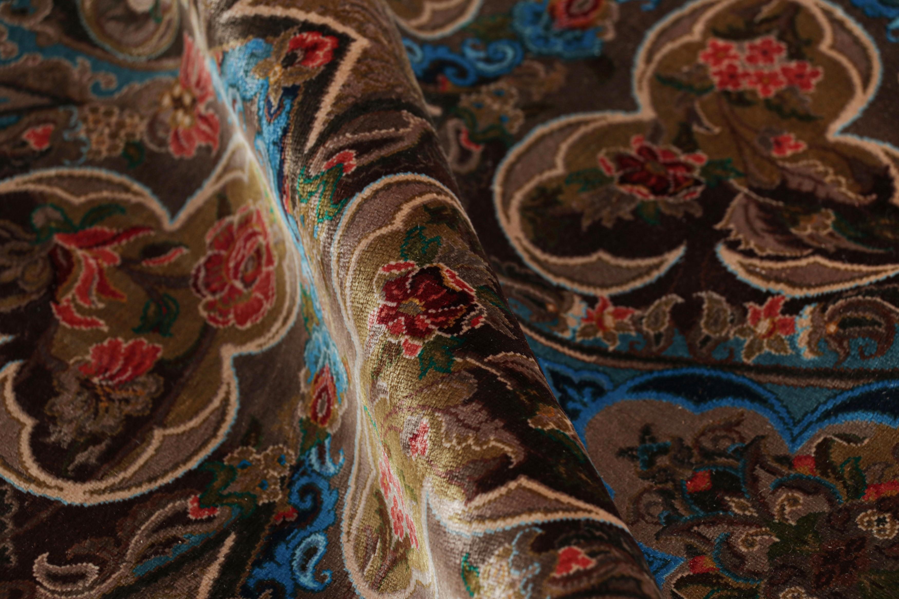 XXIe siècle et contemporain Rug & Kilim's Modern Classics Rug in Brown with Floral Patterns As Geshniz (Tapis & Kilim's Modern Classics Rug in Brown with Floral Patterns As Geshniz) en vente