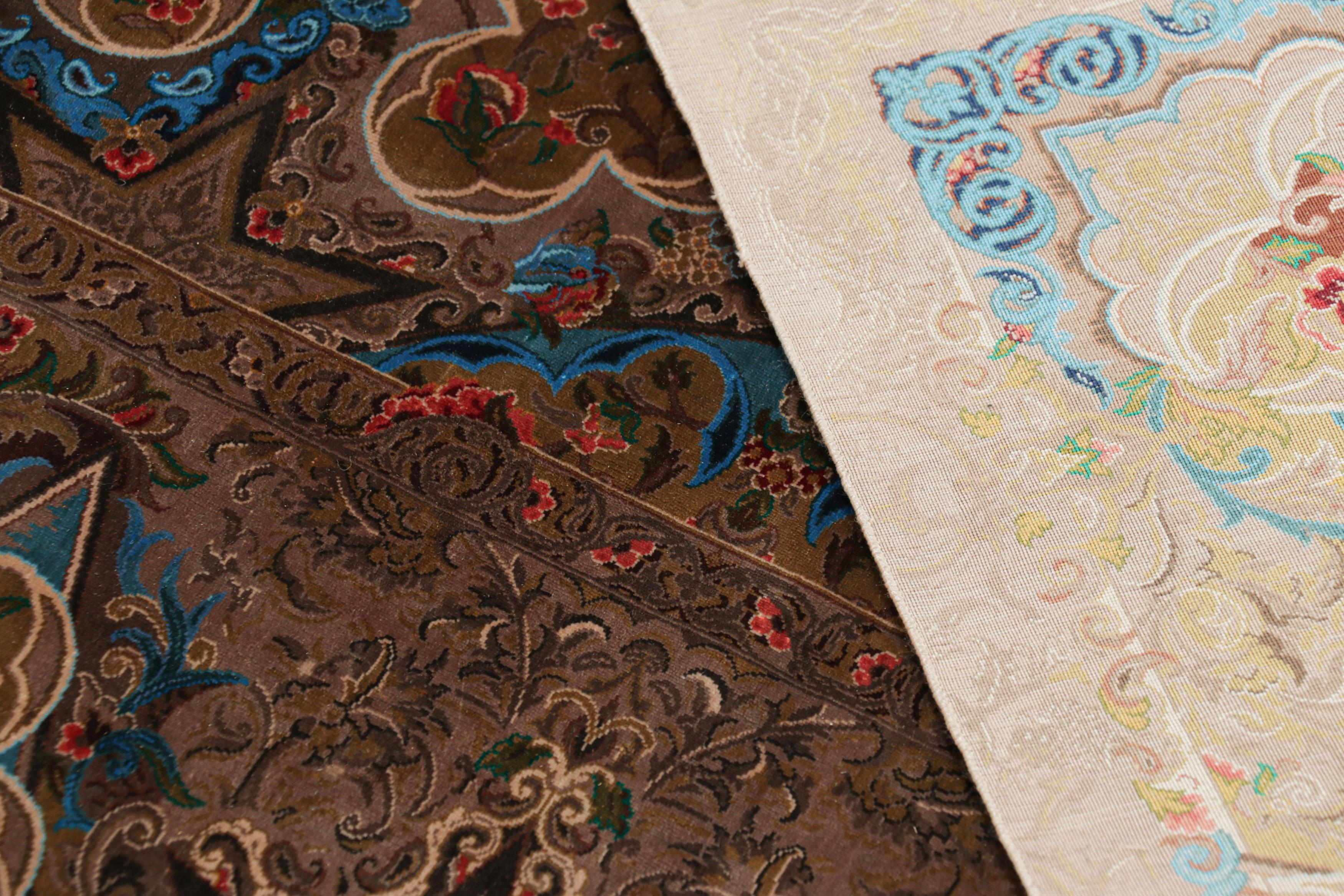 Soie Rug & Kilim's Modern Classics Rug in Brown with Floral Patterns As Geshniz (Tapis & Kilim's Modern Classics Rug in Brown with Floral Patterns As Geshniz) en vente