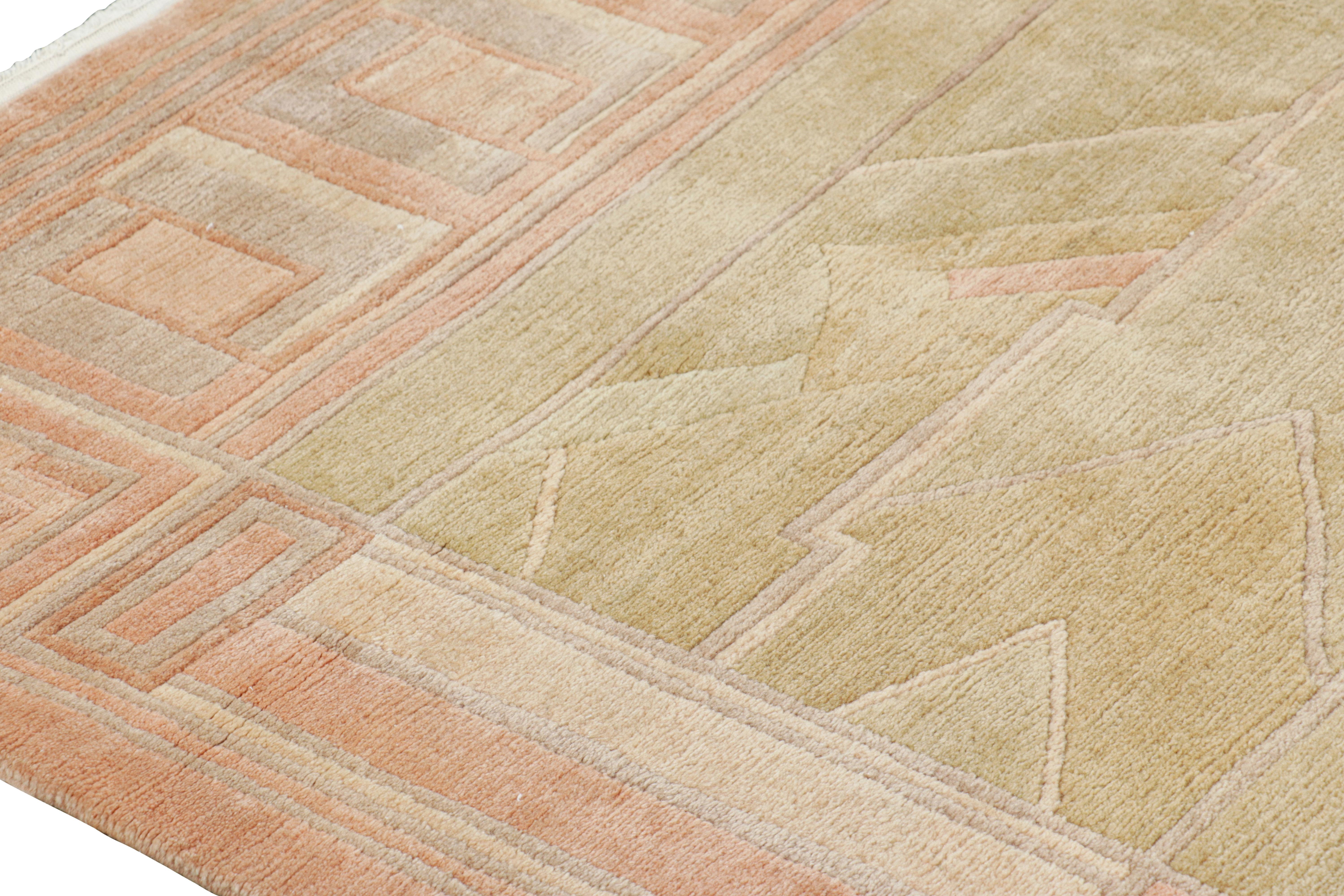 Rug & Kilim's Modern Classics Teppich in Chartreuse Grün mit geometrischen Mustern (Stammeskunst) im Angebot