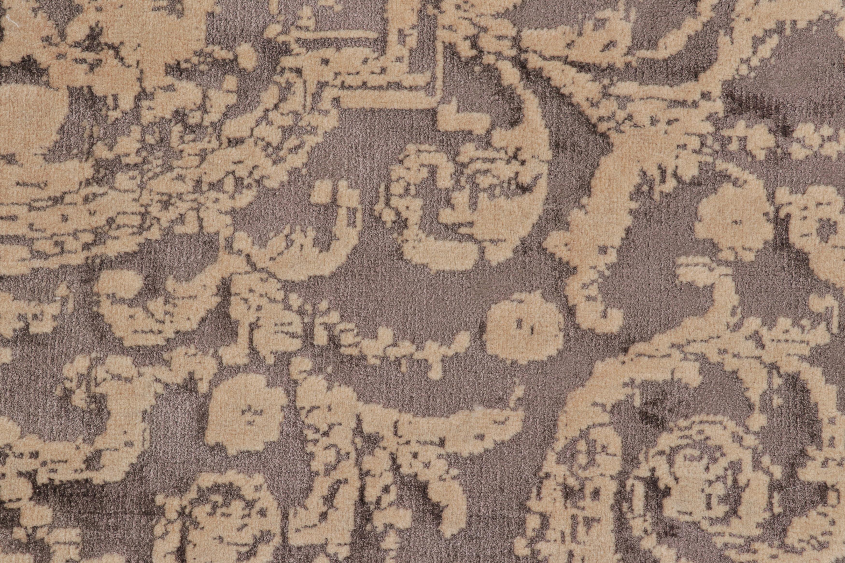 Turkish Rug & Kilim’s Modern Classics Rug in Cream and Mauve with Medallion and Florals For Sale