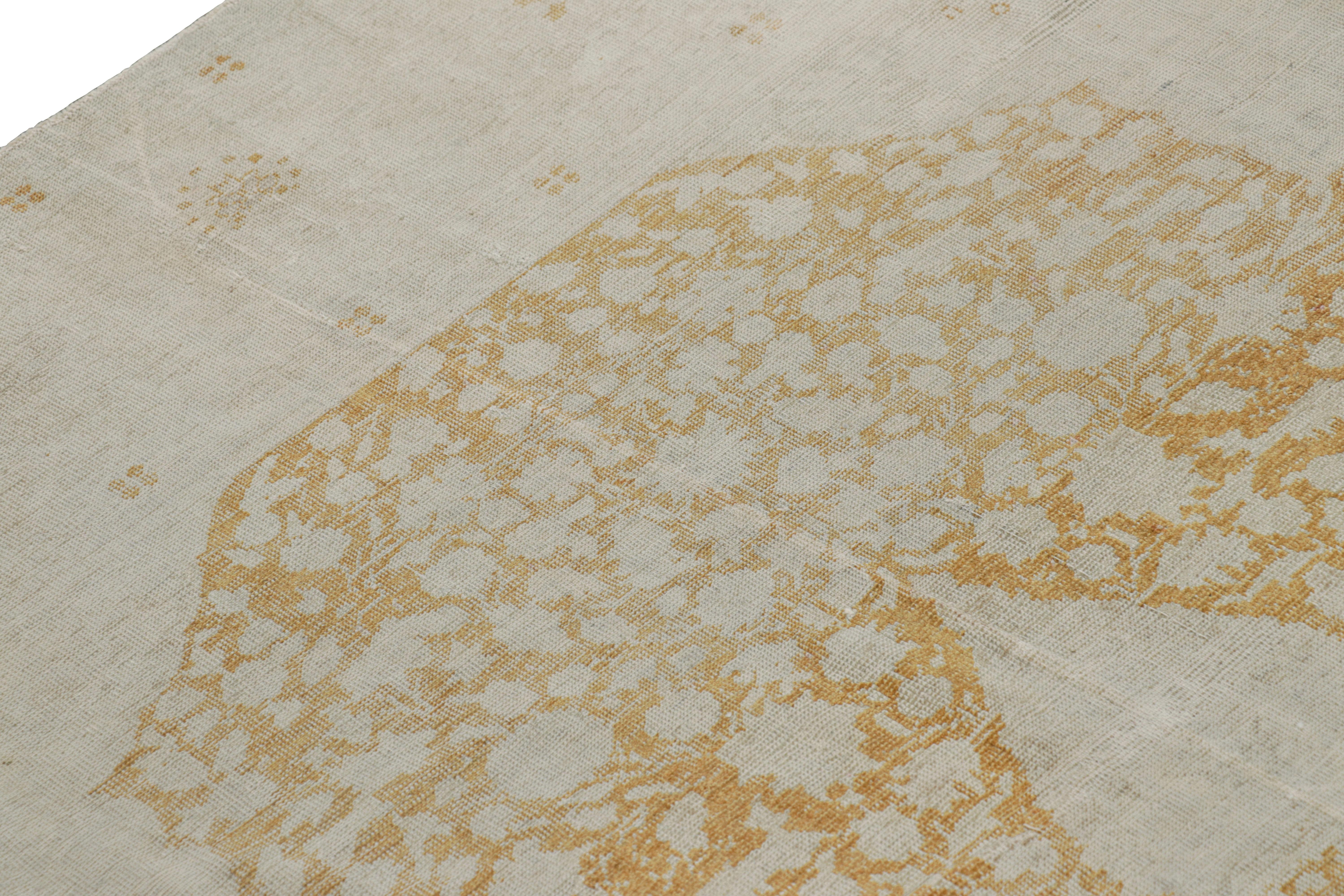 Turkish Rug & Kilim’s Modern Classics Rug in Gold and White Tones with Medallion For Sale