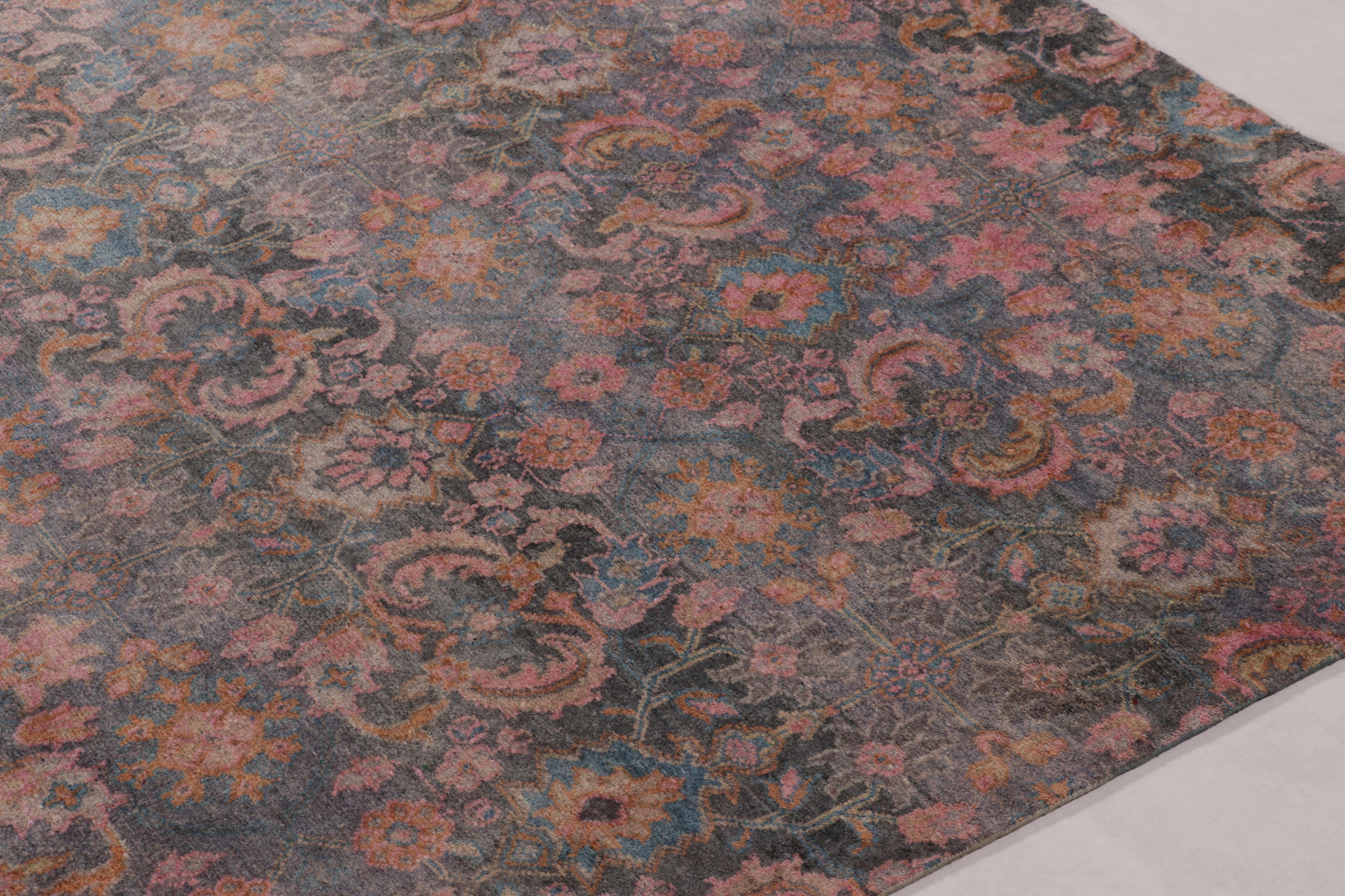 Indiano Rug & Kilim’s Modern Classics Rug in Gray field and Polychromatic Floral Design in vendita