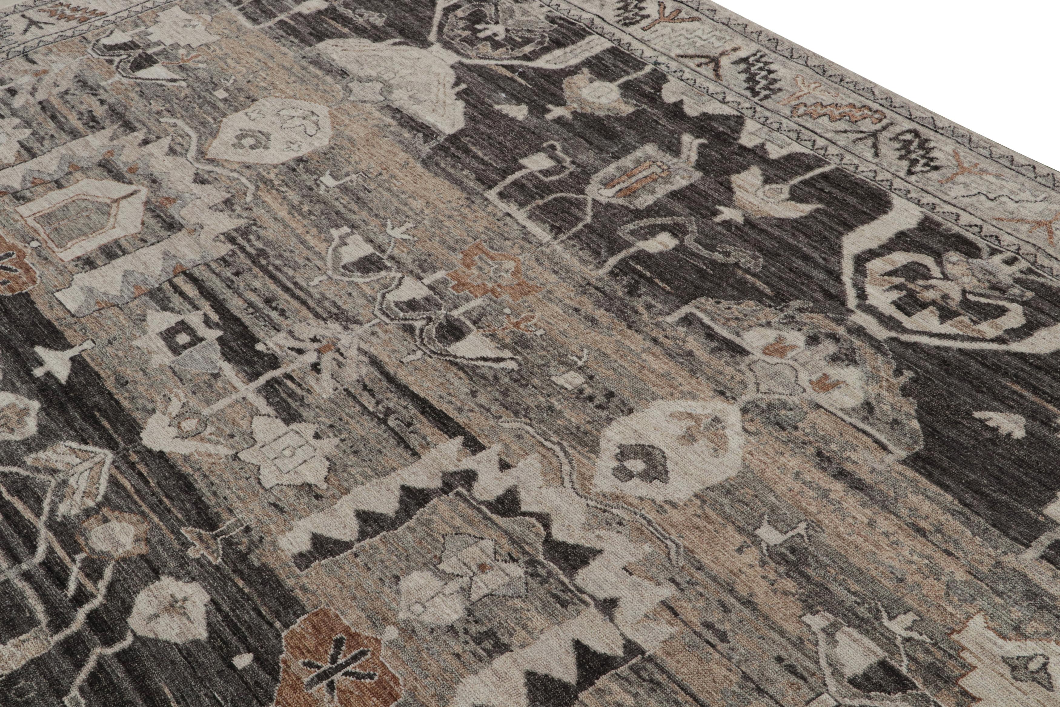 Rug & Kilim's Modern Classics Teppich in Grau mit geometrischen Blumenmustern (Handgeknüpft) im Angebot