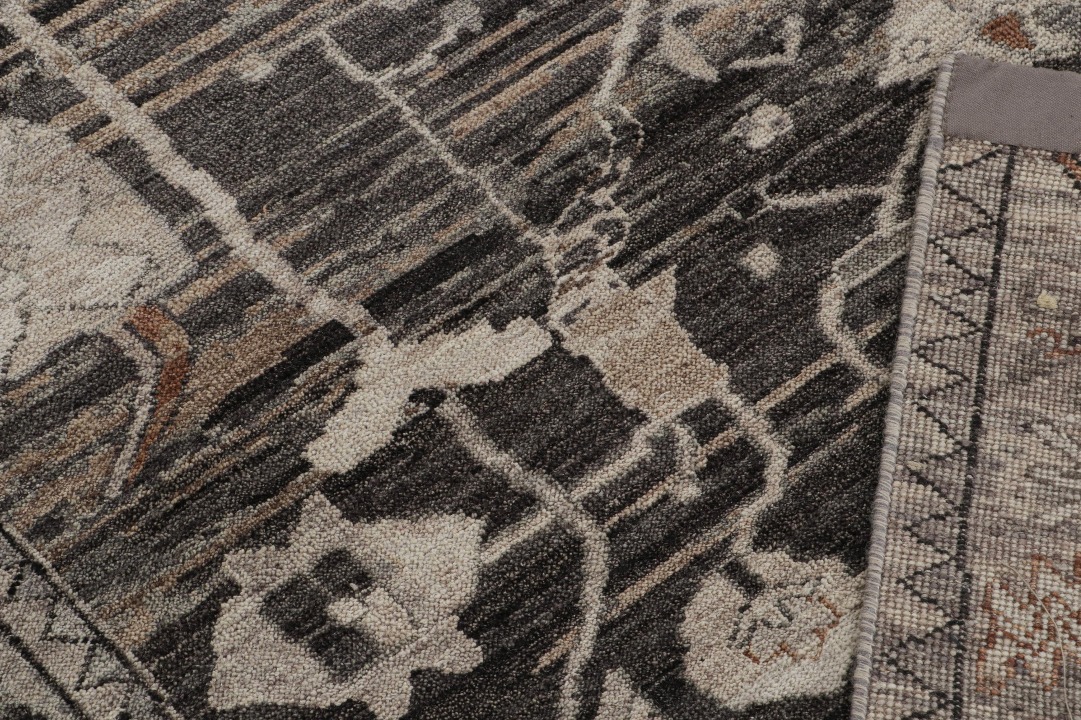 Rug & Kilim's Modern Classics Teppich in Grau mit geometrischen Blumenmustern (21. Jahrhundert und zeitgenössisch) im Angebot