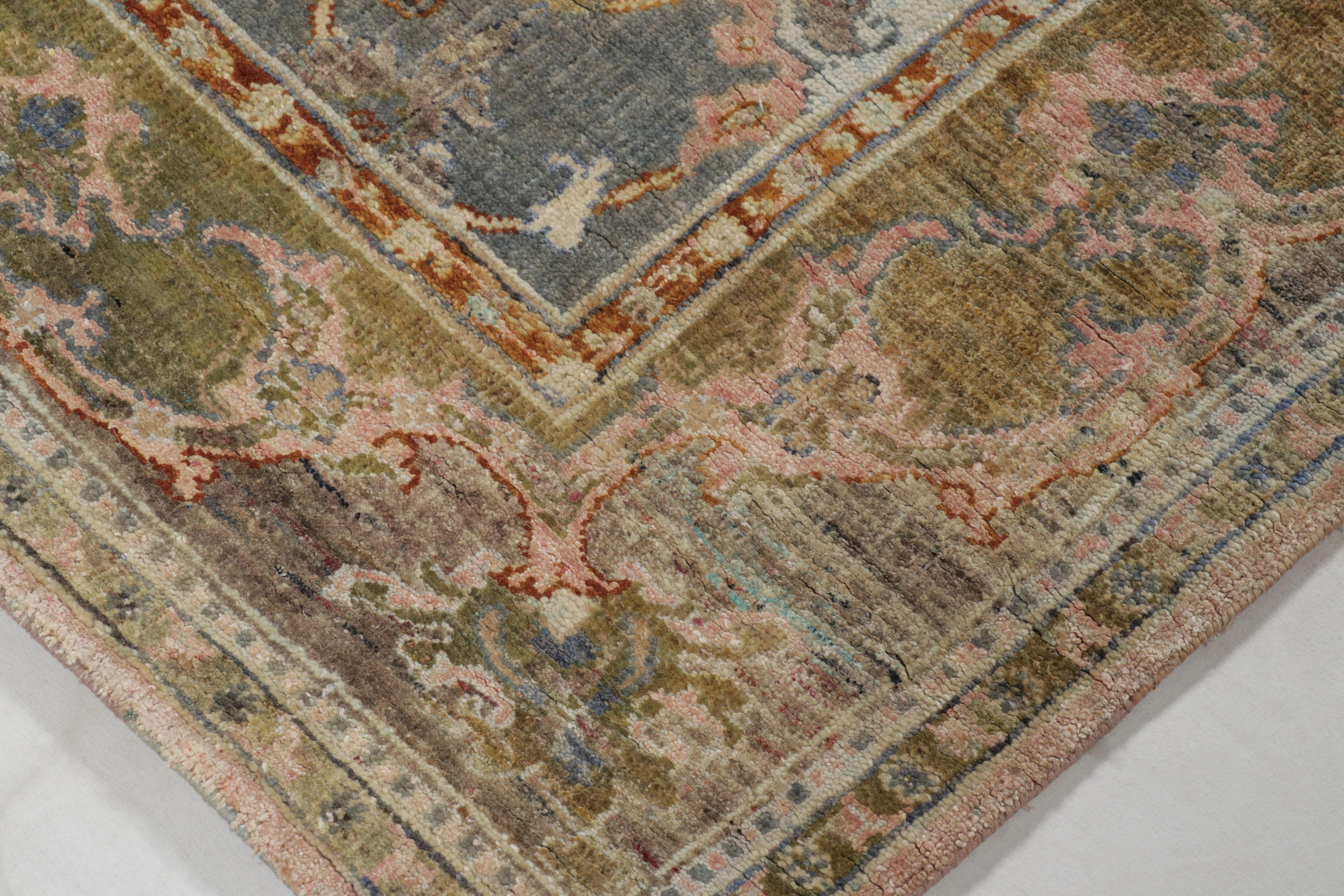 Rug & Kilim's Modern Classics Teppich in verspieltem Rosa, traditionelles Medaillon-Muster im Zustand „Neu“ im Angebot in Long Island City, NY