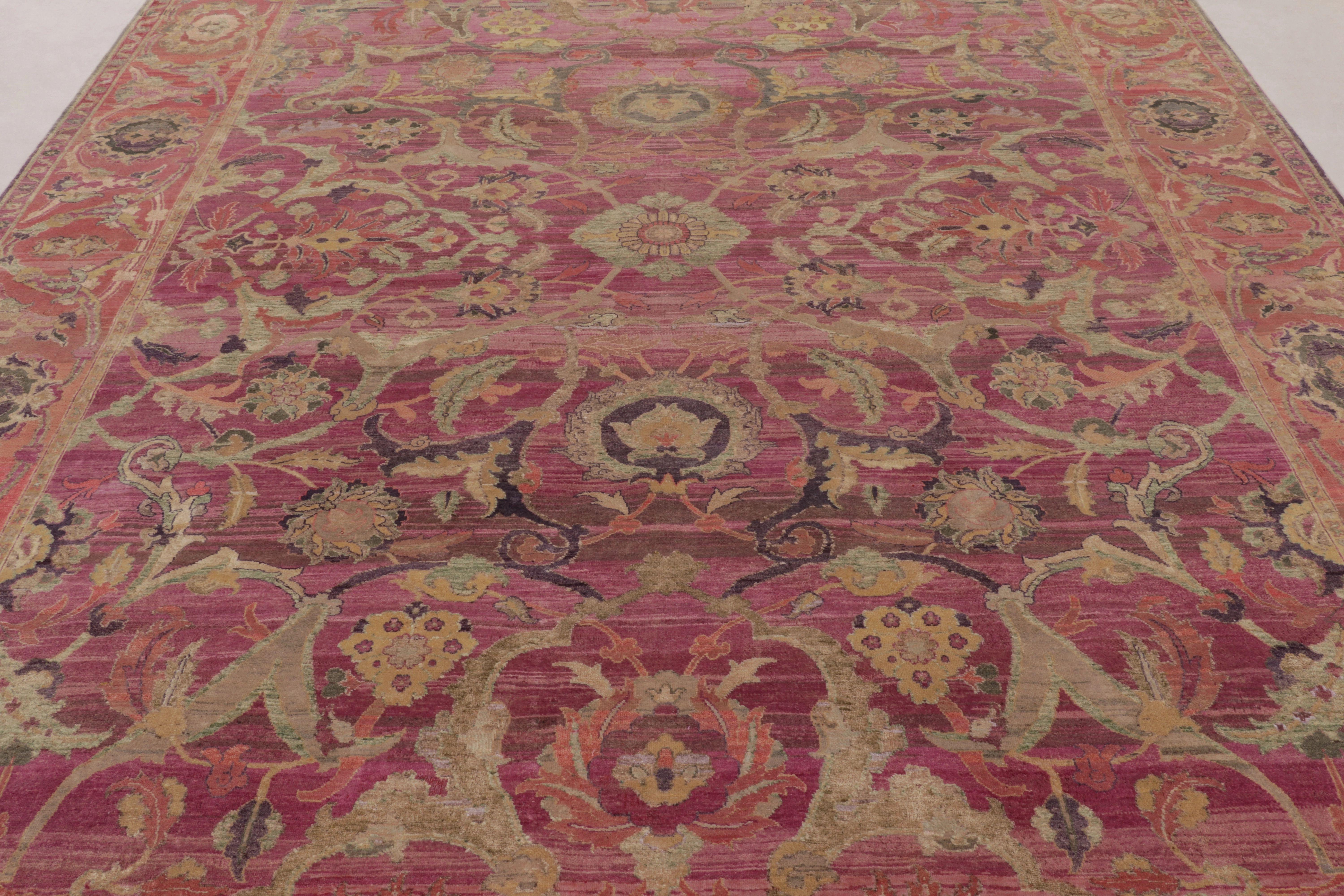 Rug & Kilim's Modern Classics Teppich in weichem Fuschia und Gold Traditionelles Medaillon (Indisch) im Angebot