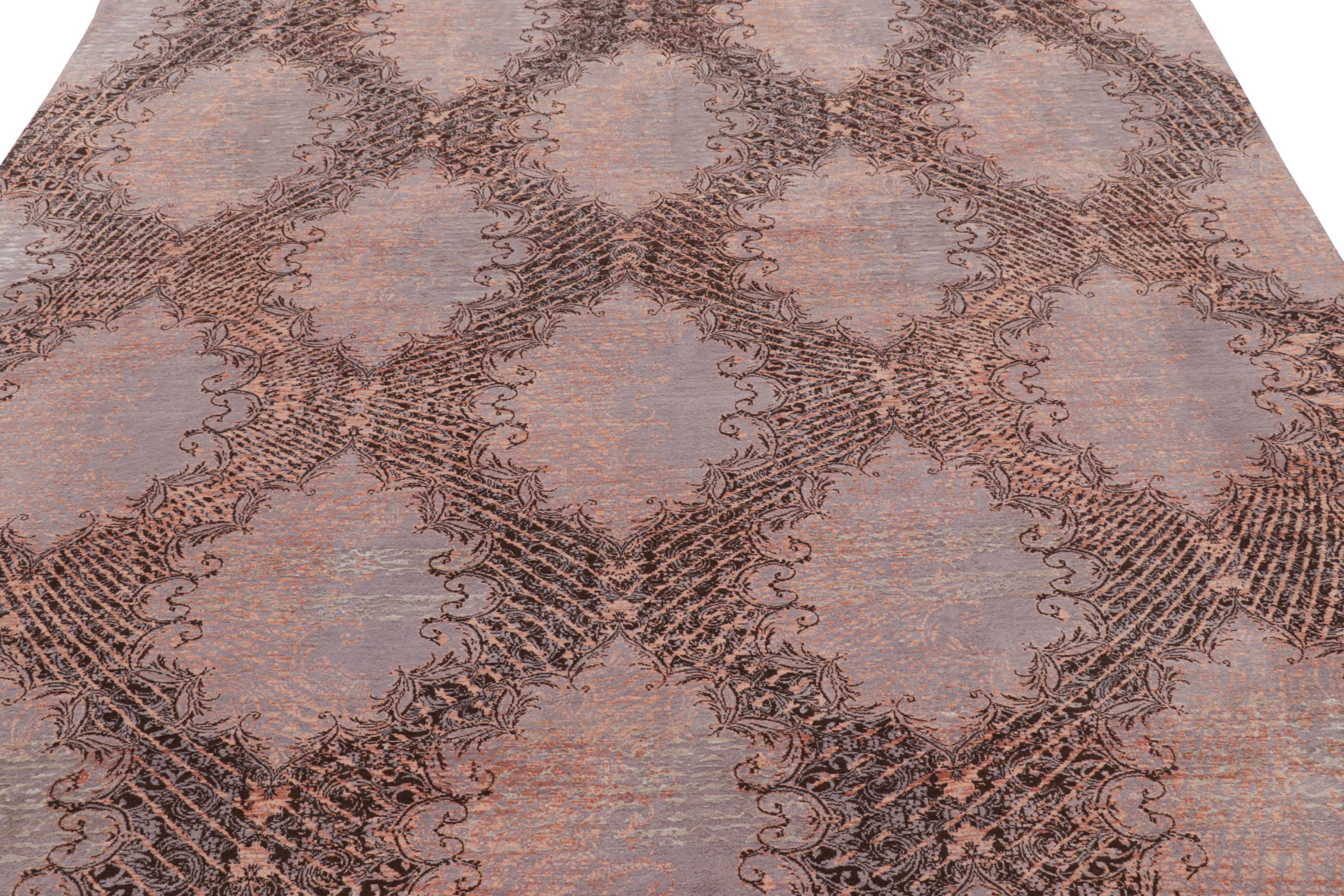 Questo tappeto 7x10 rappresenta una nuova e audace linea della Rug & Kilim's Modern Classics Collection, una serie di tappeti contemporanei realizzati da uno dei più talentuosi atelier e designer dell'artigianato, con seta naturale annodata a mano
