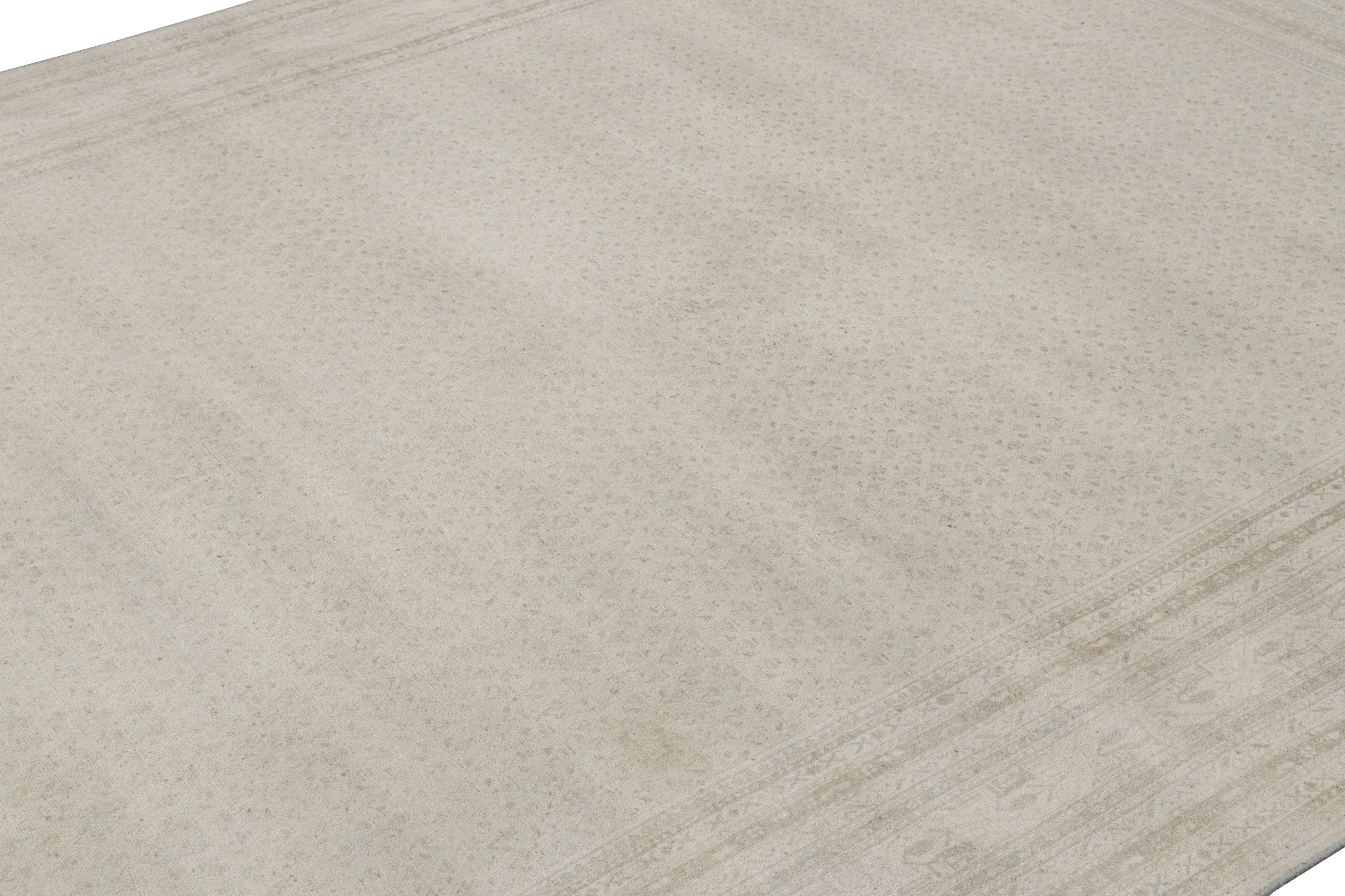 Annodato a mano in lana, questo tappeto contemporaneo 9x12 è un nuovo entusiasmante pezzo della Rug & Kilim's Modern Classics Collection, con un motivo all-over ispirato ai motivi floreali paisley.

Sul design: 

Il gioco di toni regali ma