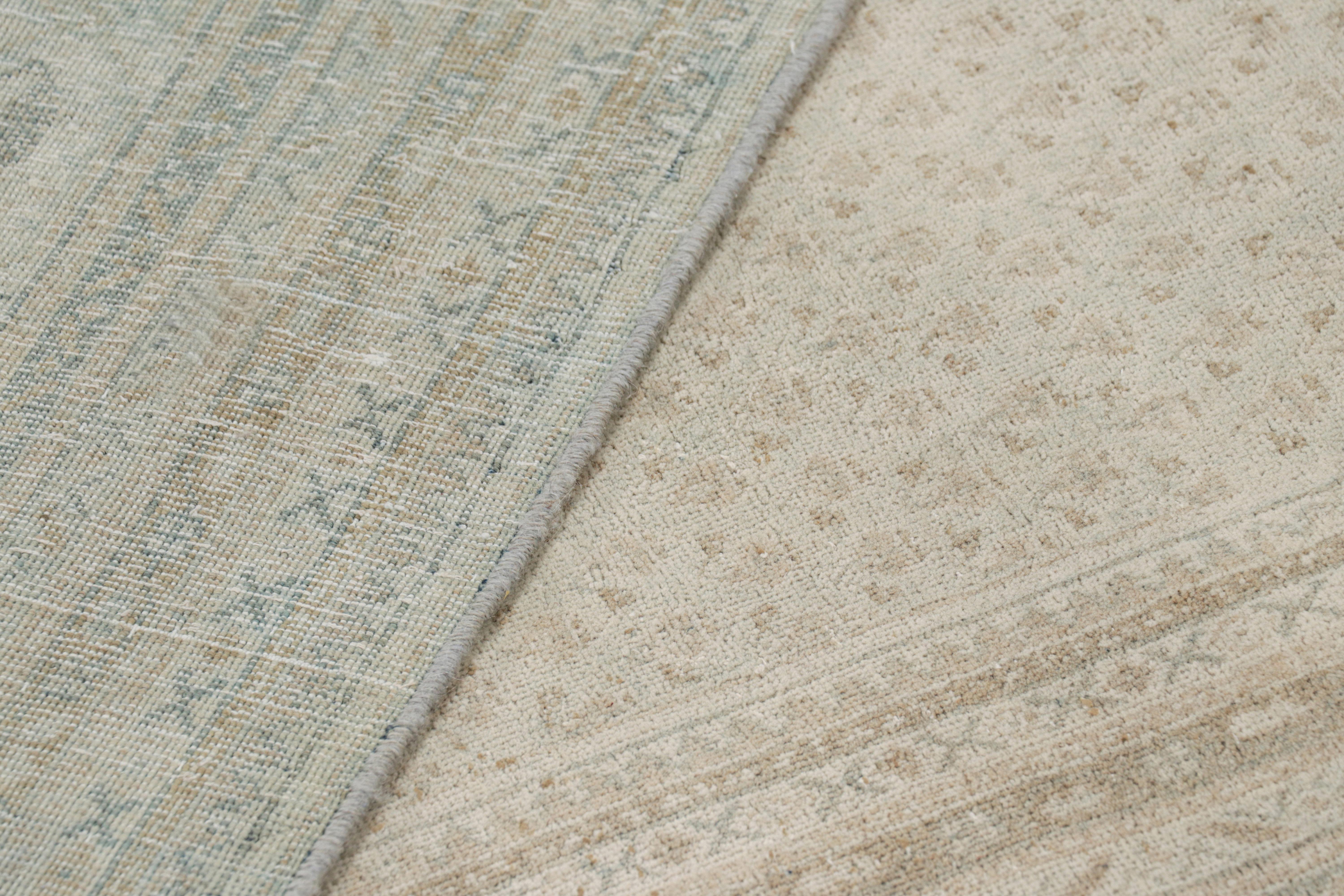Lana Tappeto Modern Classics di Rug & Kilim con motivi paisley beige-marrone e blu in vendita