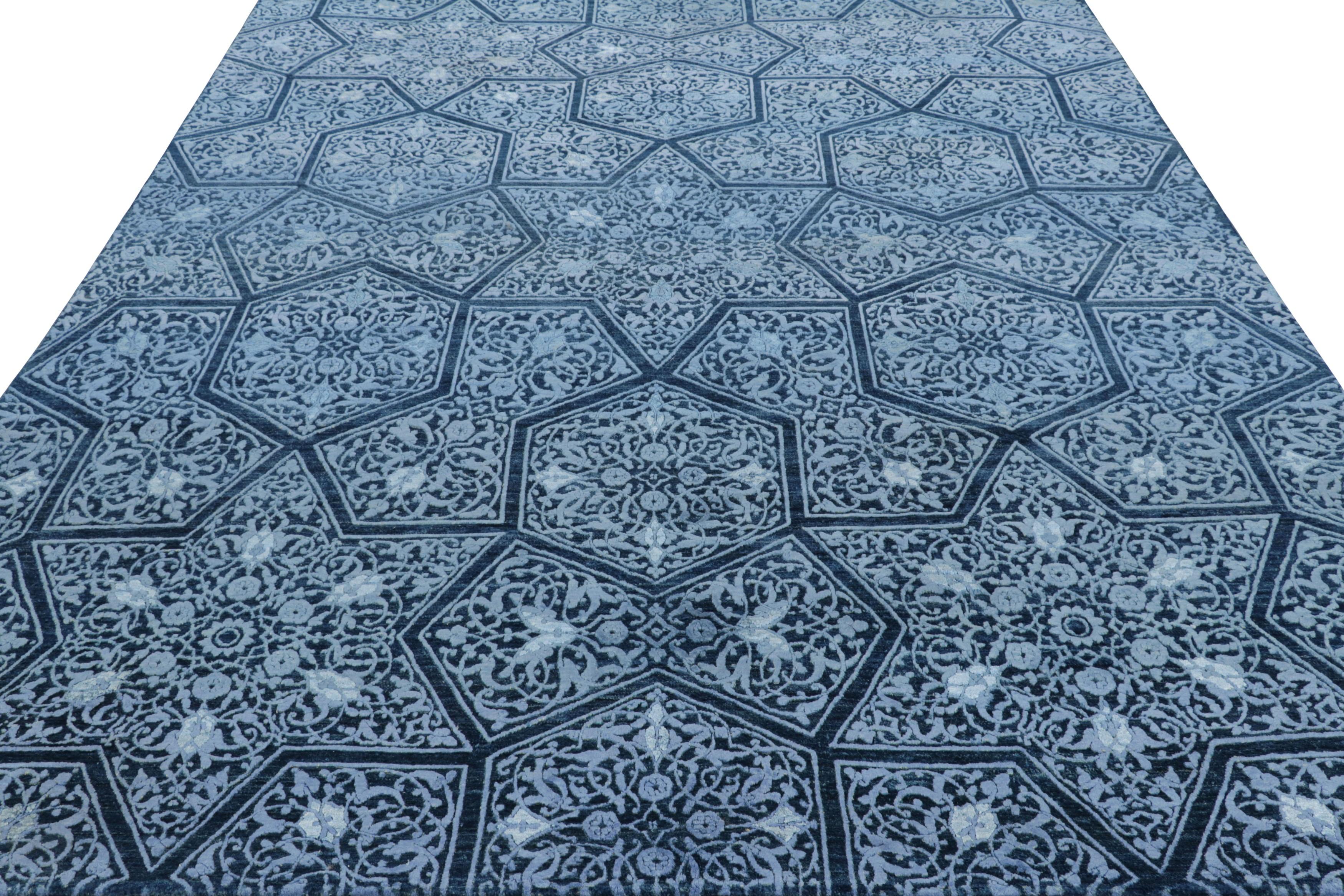 Annodato a mano Tappeto Modern Classics di Rug & Kilim con motivi floreali blu in medaglioni a stella in vendita