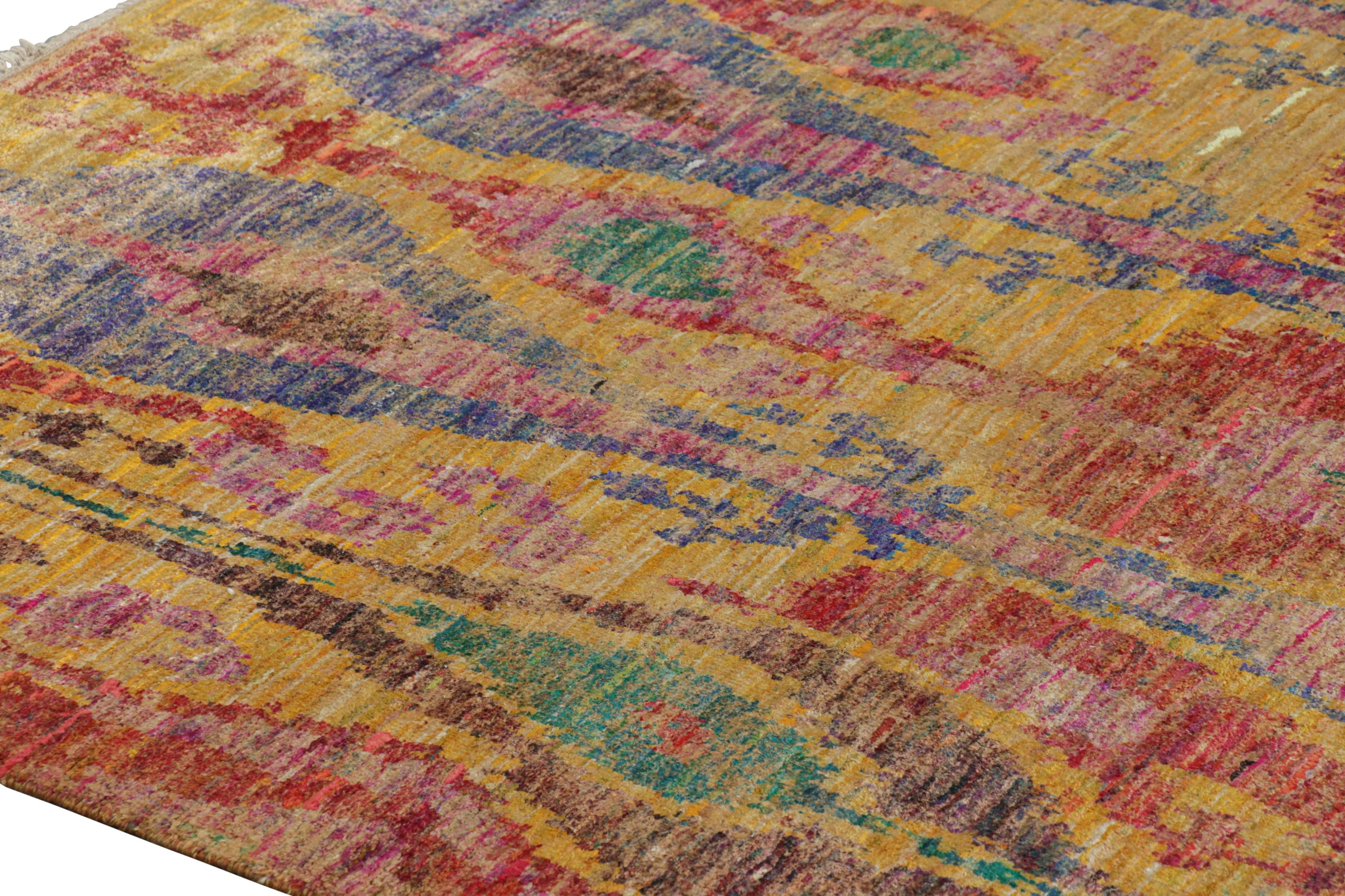 Rug & Kilim's Modern Classics Teppich mit polychromen Ikats-Mustern (21. Jahrhundert und zeitgenössisch) im Angebot