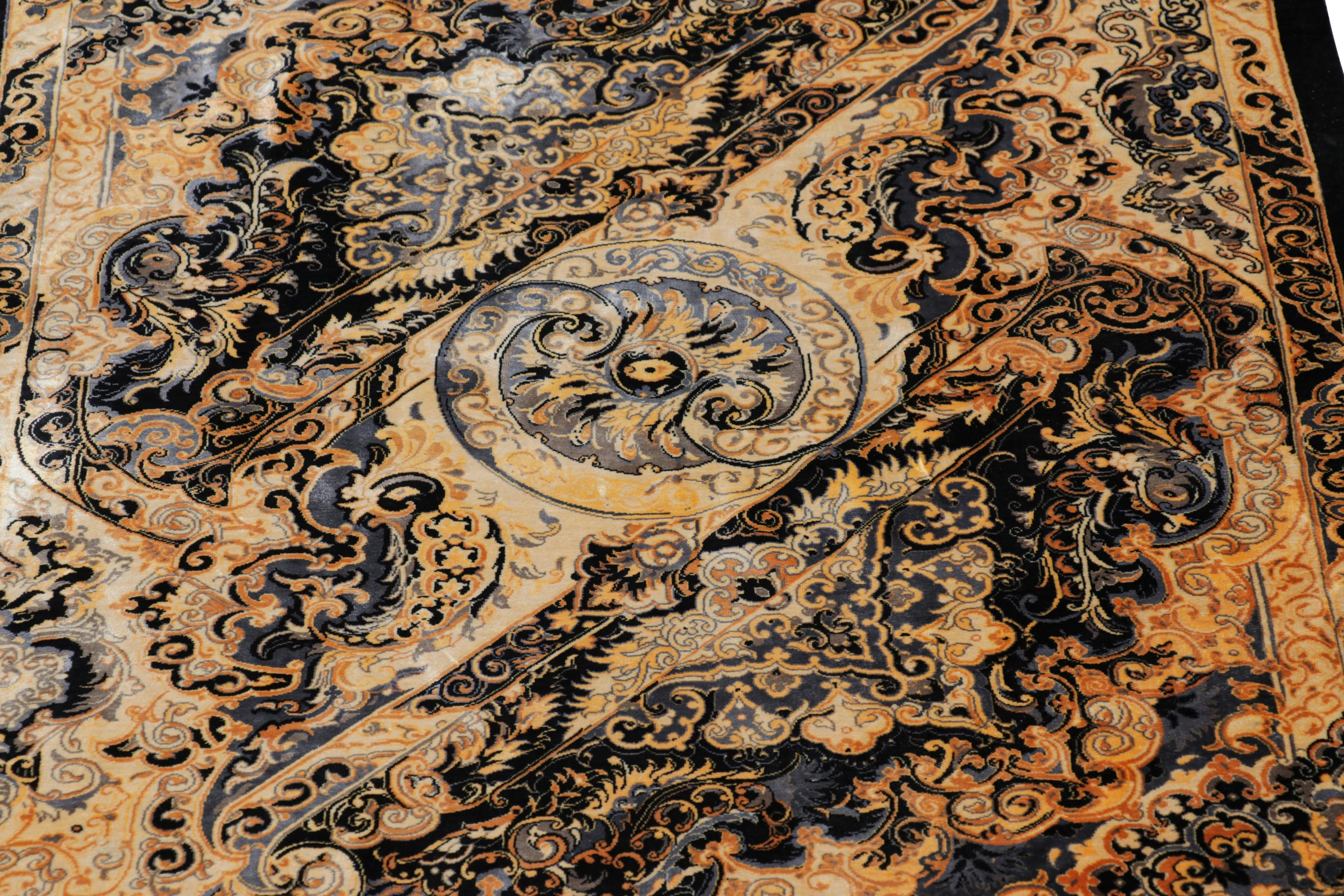 Questo tappeto 3x3 in seta annodato a mano rappresenta una nuova e audace linea della Collection Modern Classics di Rug & Kilim, una serie di tappeti contemporanei realizzati da uno degli atelier e dei designer più talentuosi dell'artigianato.

Sul