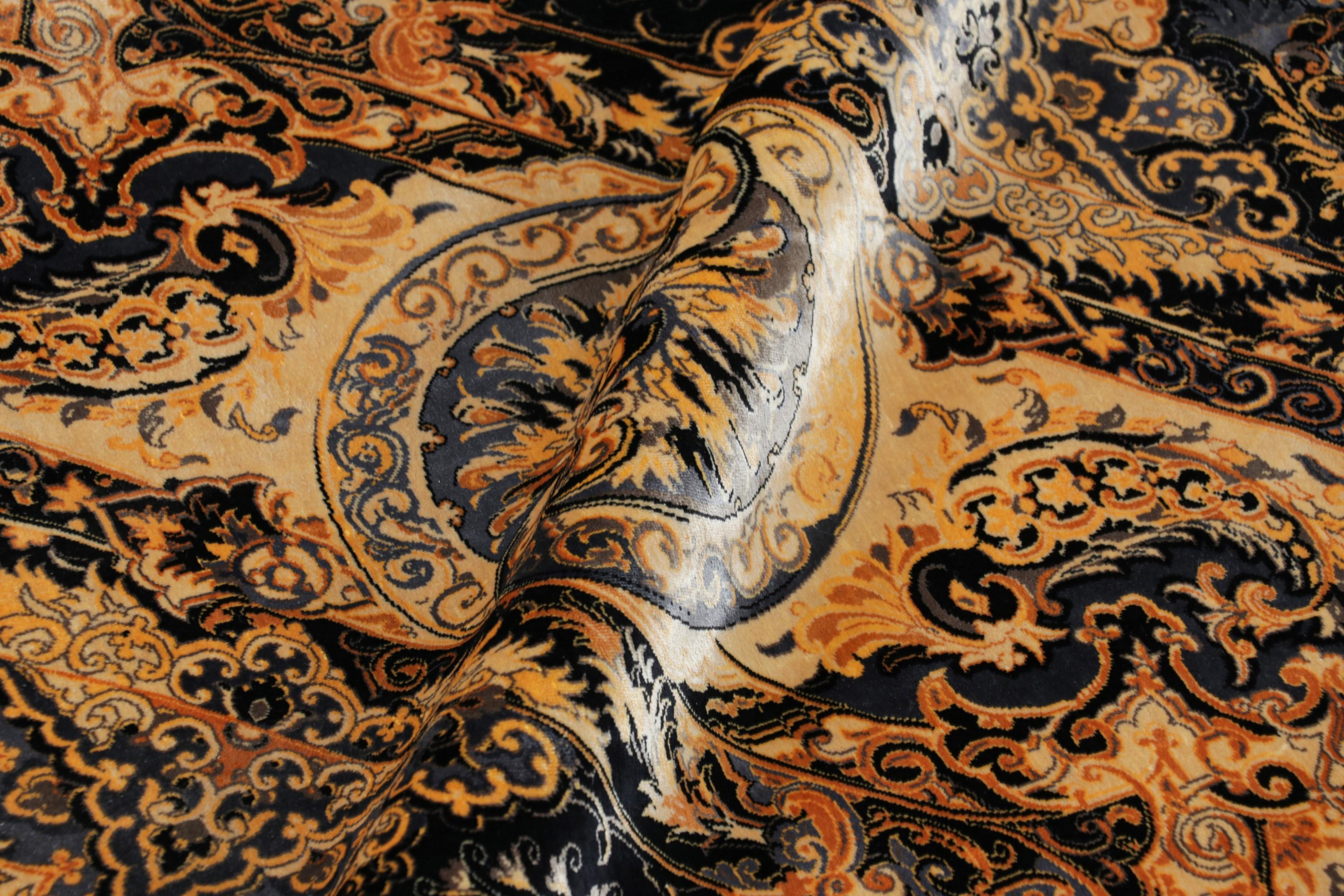 Moderno Tappeto Modern Classics Rug & Kilim con medaglione policromatico 